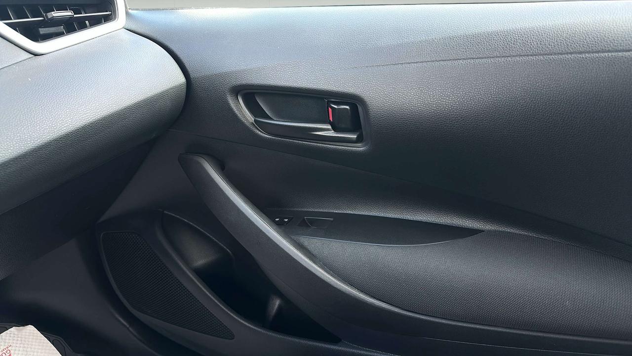 2025 Toyota Corolla LE Photo