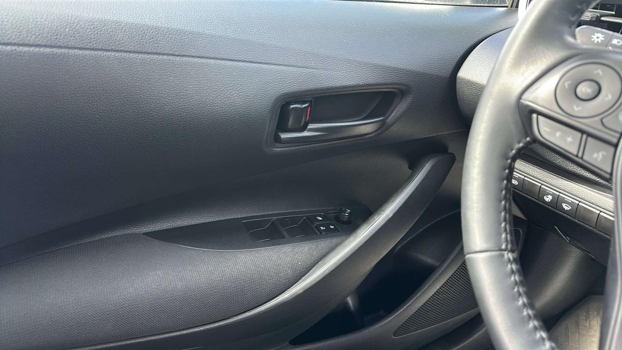 2025 Toyota Corolla LE Photo