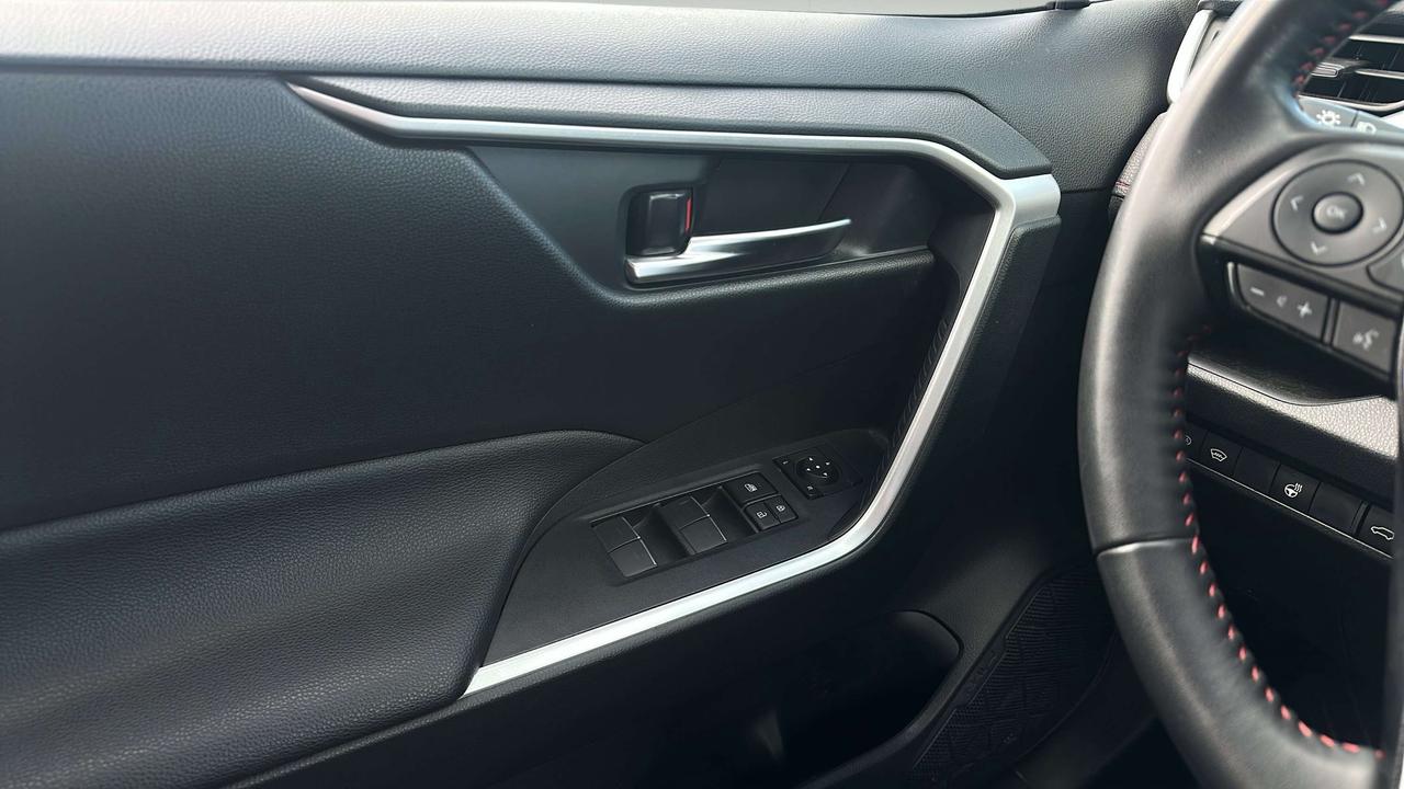 2024 Toyota RAV4 Prime SE Photo
