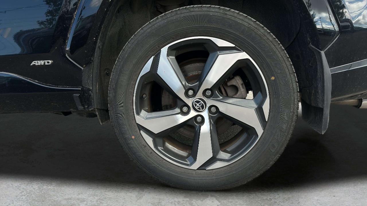 2024 Toyota RAV4 Prime SE Photo