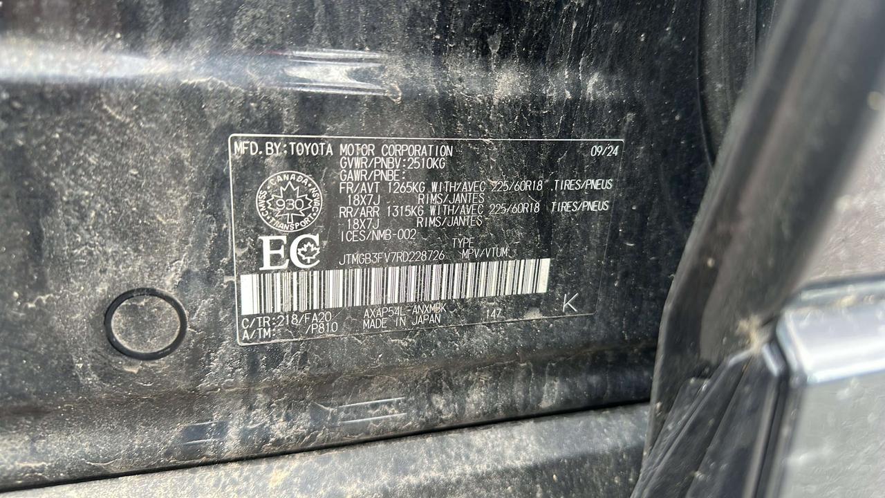 2024 Toyota RAV4 Prime SE Photo