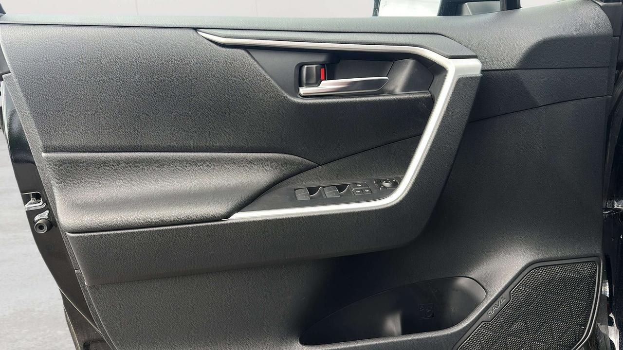 2024 Toyota RAV4 Prime SE Photo
