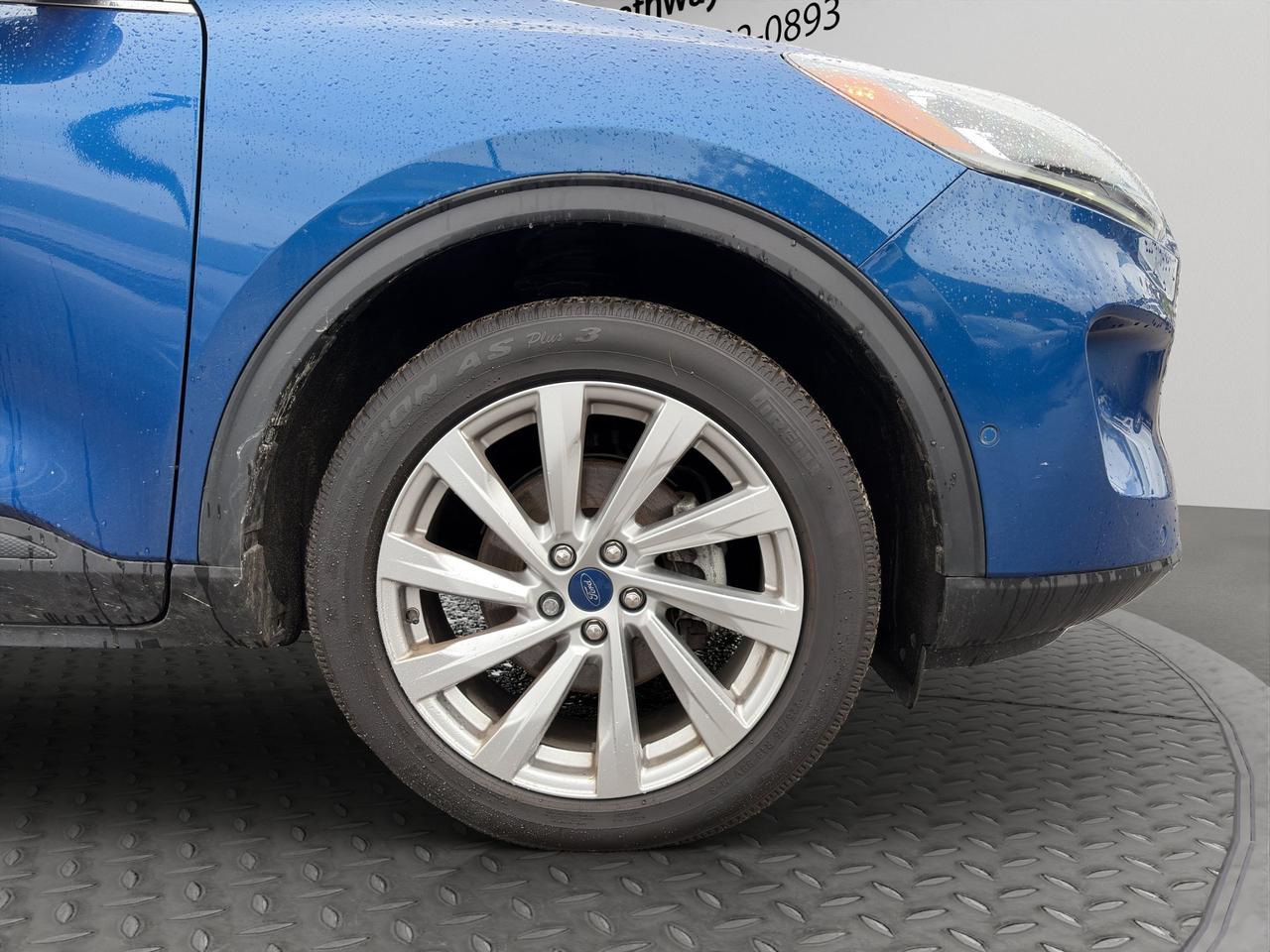 2022 Ford Escape Titanium | Panoramic Sunroof | Heating Steering Wheel | Park Assist | Remote Start | Photo