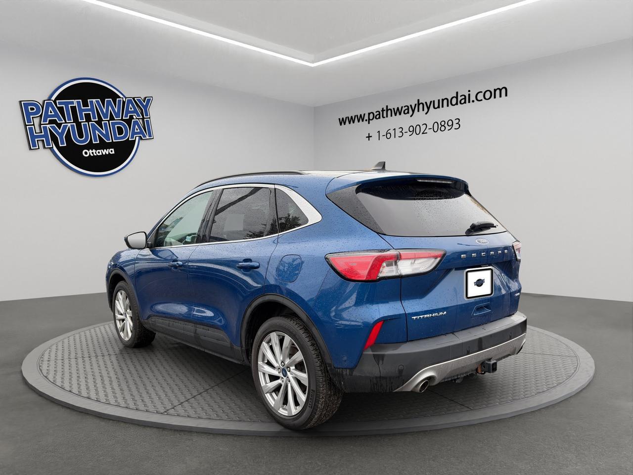 2022 Ford Escape Titanium | Panoramic Sunroof | Heating Steering Wheel | Park Assist | Remote Start | Photo
