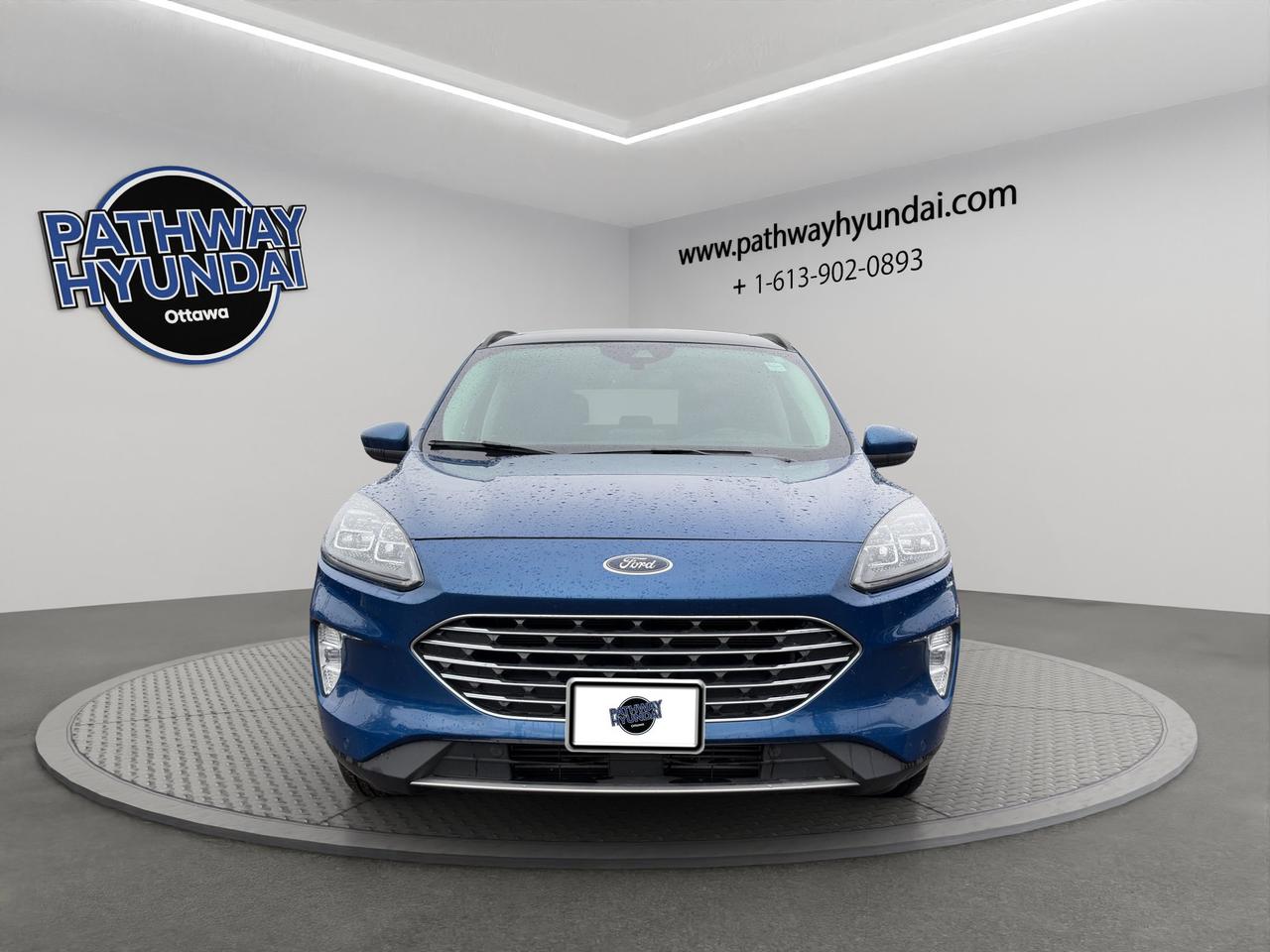 2022 Ford Escape Titanium | Panoramic Sunroof | Heating Steering Wheel | Park Assist | Remote Start | Photo