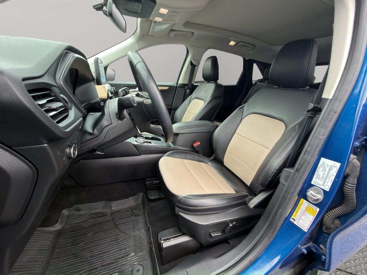 2022 Ford Escape Titanium | Panoramic Sunroof | Heating Steering Wheel | Park Assist | Remote Start | Photo