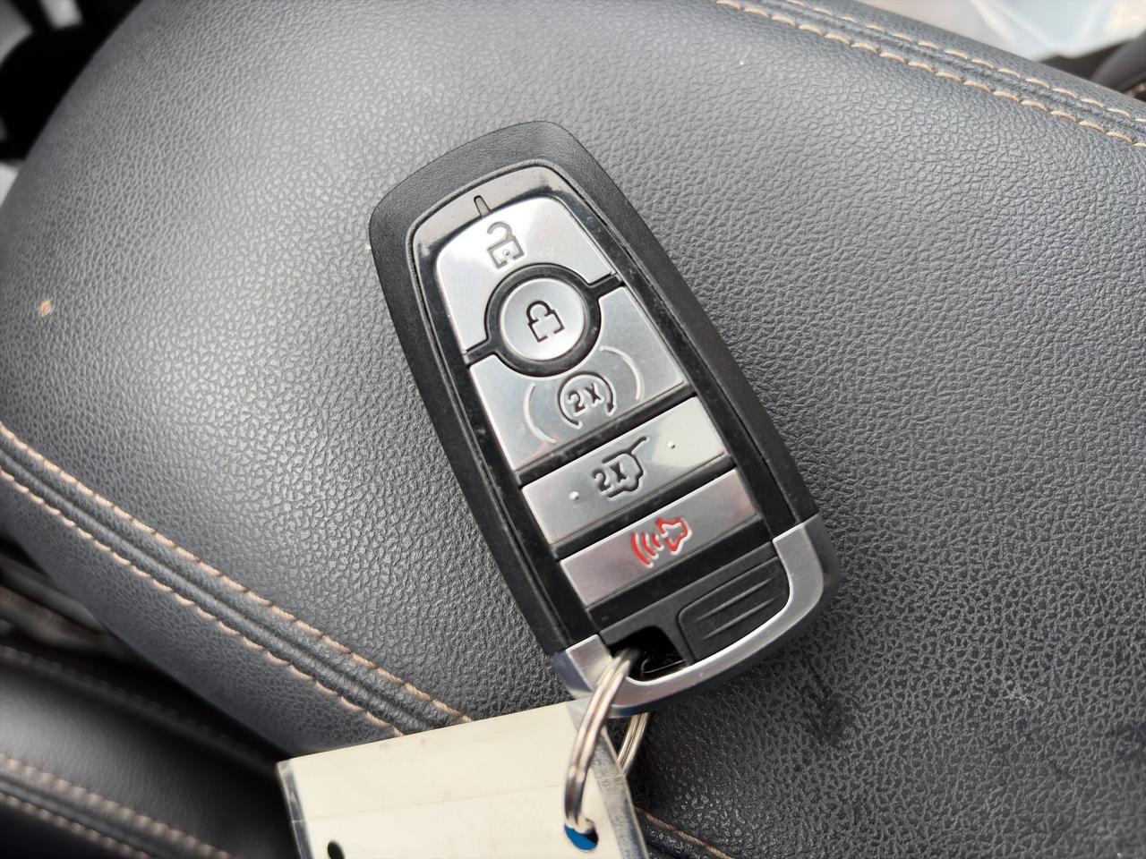 2022 Ford Escape Titanium | Panoramic Sunroof | Heating Steering Wheel | Park Assist | Remote Start | Photo
