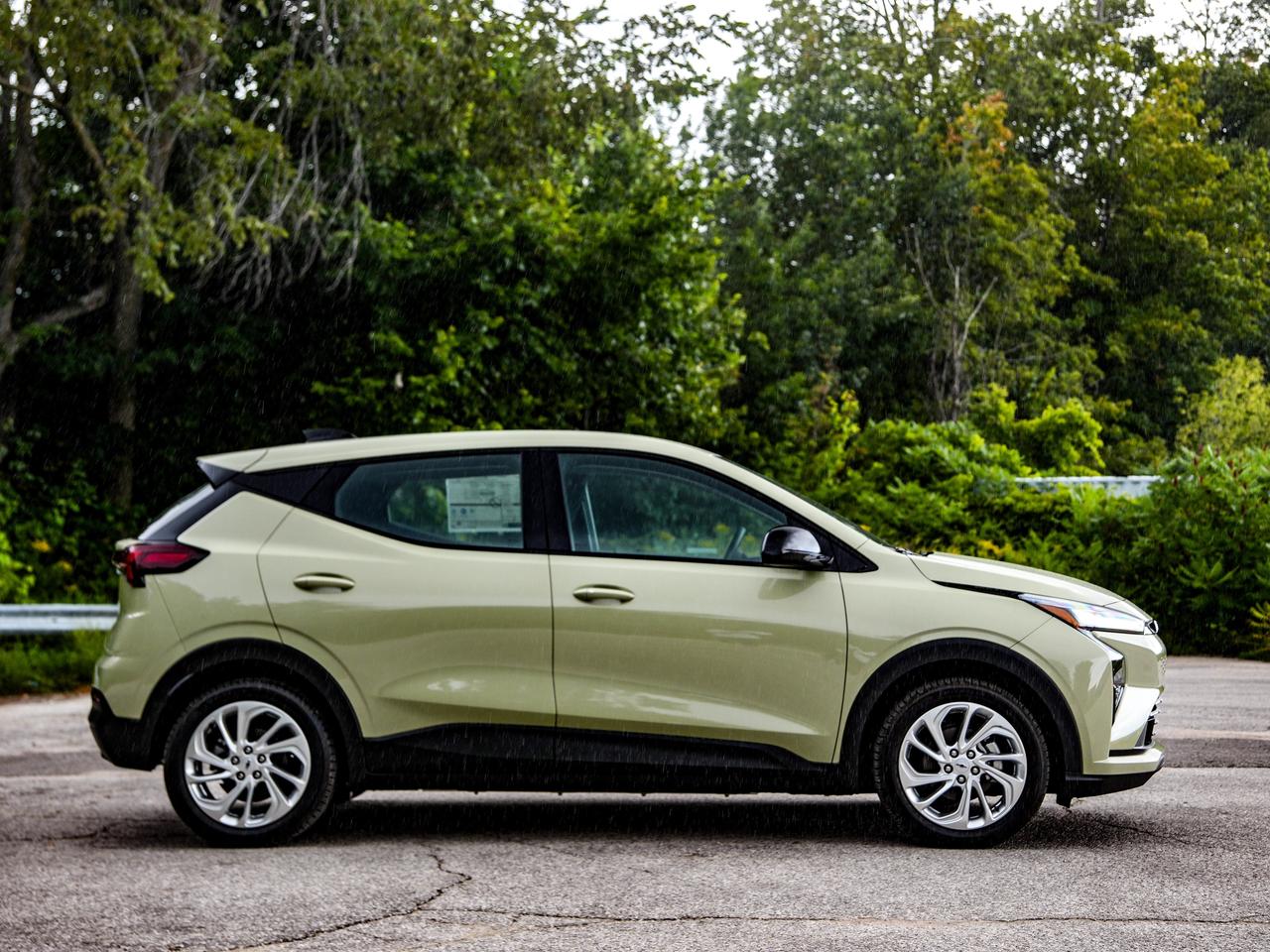 2027 Chevrolet Bolt LT Photo2