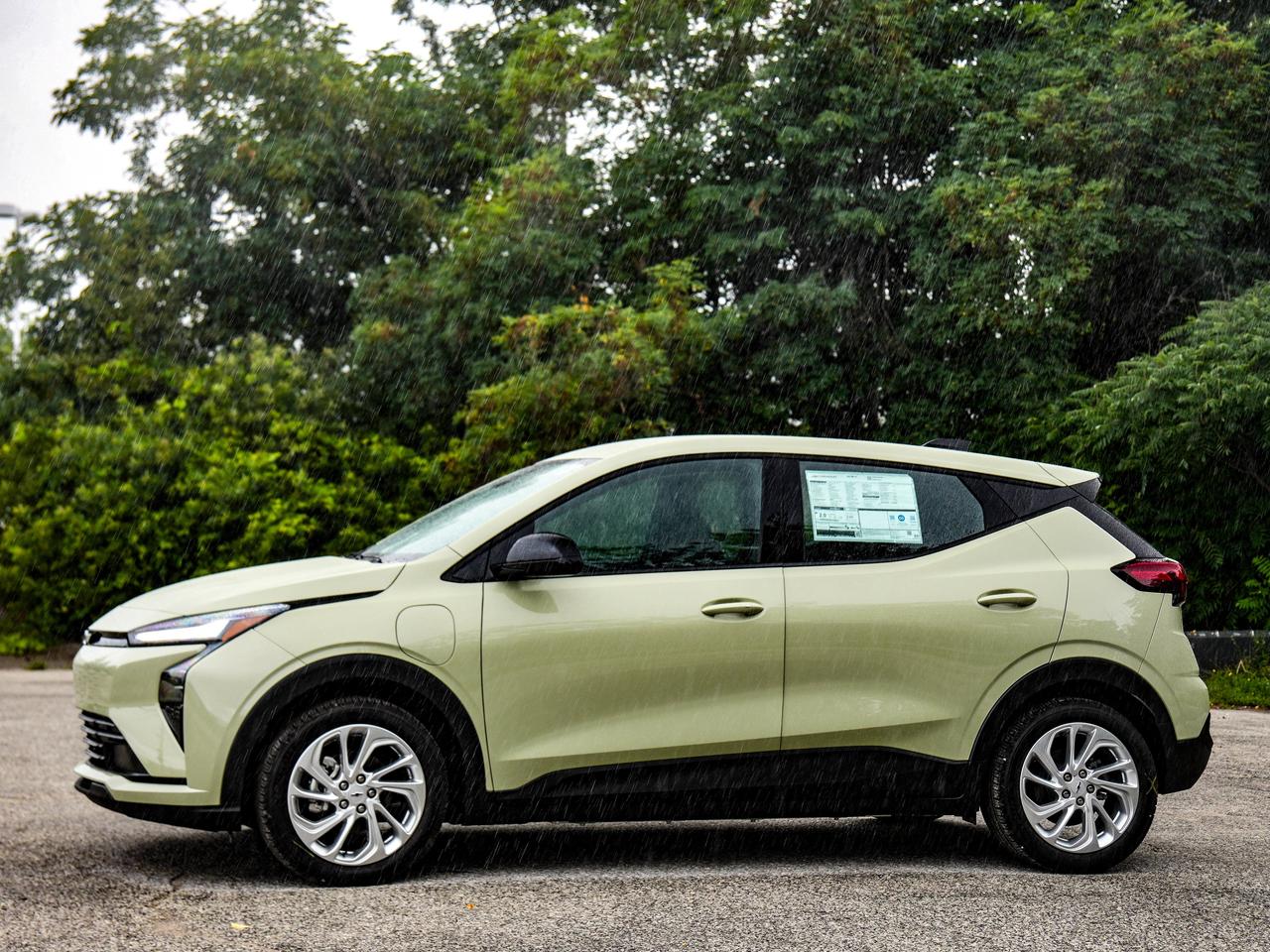 2027 Chevrolet Bolt LT Photo