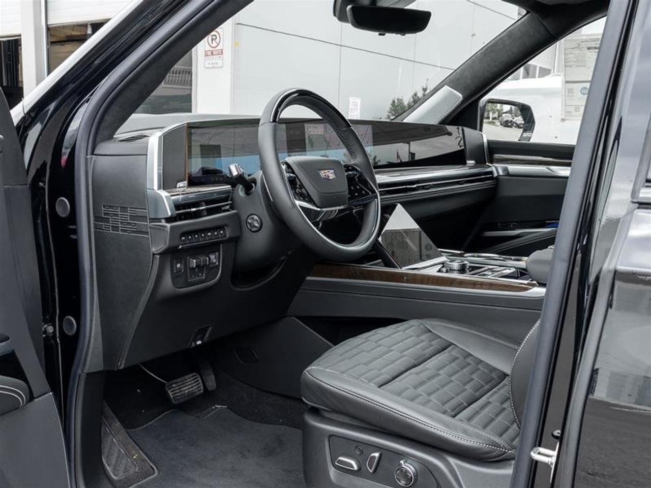 2026 Cadillac Escalade Platinum Sport Photo