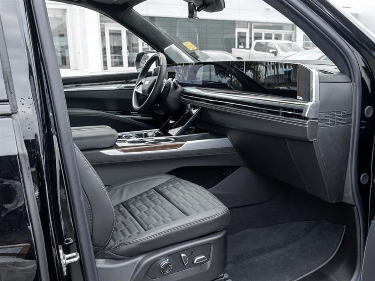 2026 Cadillac Escalade Platinum Sport Photo