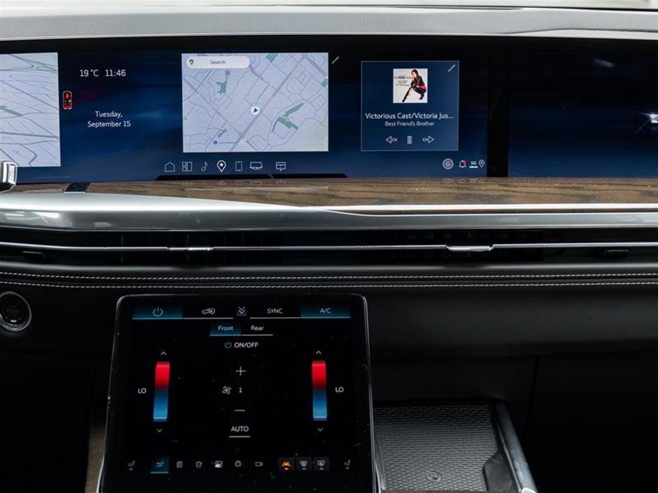 2026 Cadillac Escalade Platinum Sport Photo