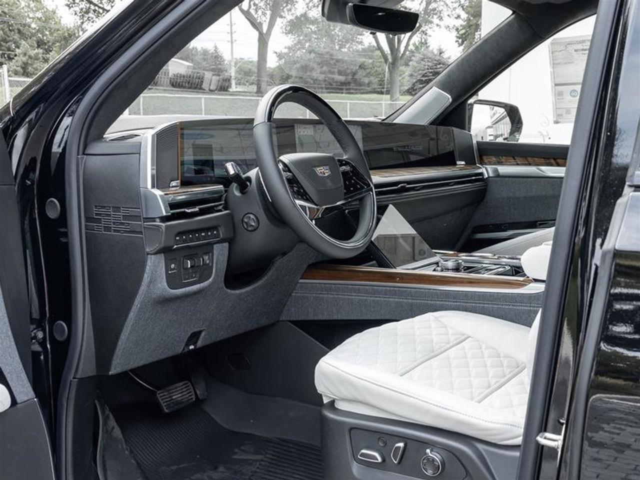 2026 Cadillac Escalade Platinum Sport Photo