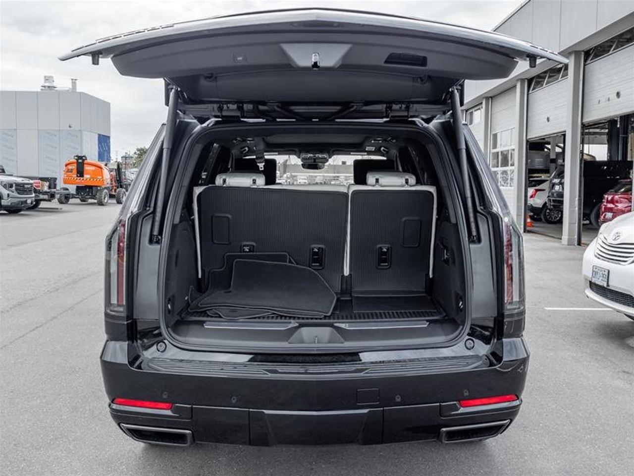 2026 Cadillac Escalade Platinum Sport Photo