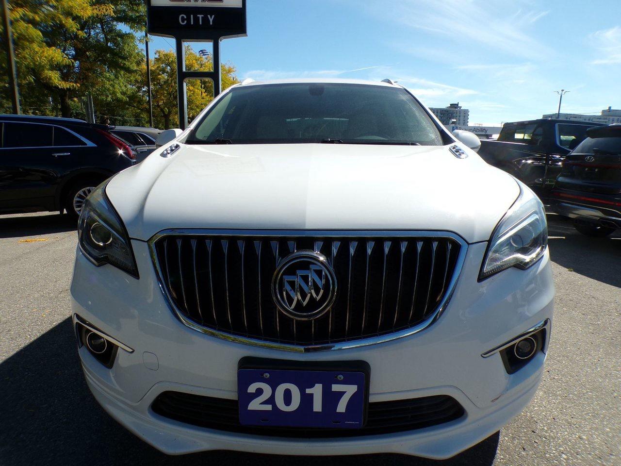 2017 Buick Envision Essence Photo1
