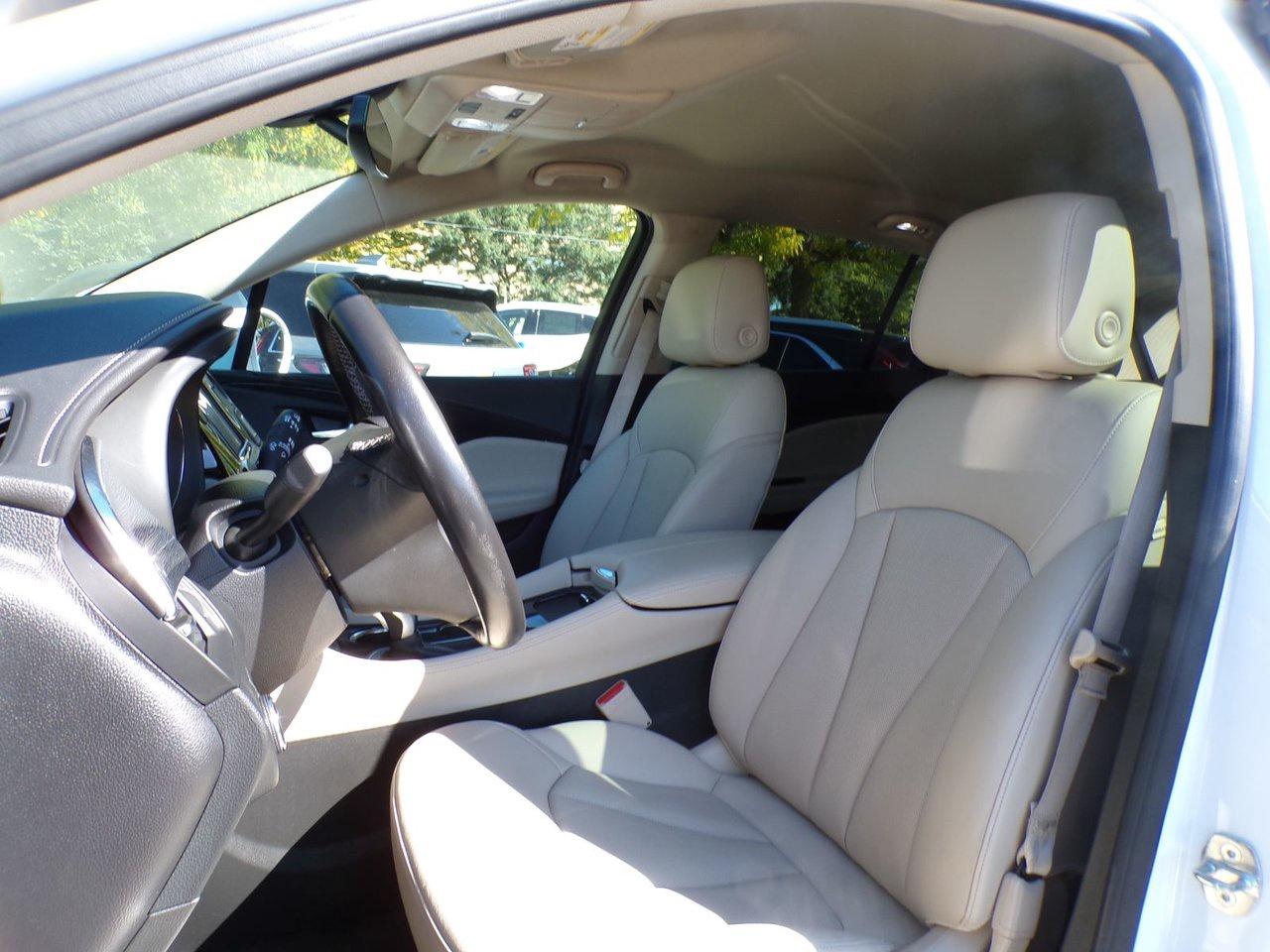 2017 Buick Envision Essence Photo