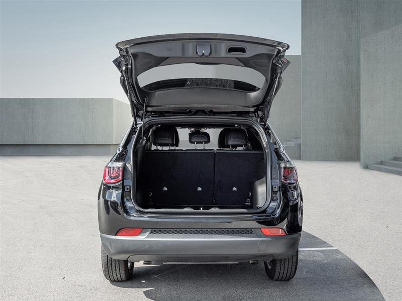 2025 Jeep Compass NORTH 4X4 Photo