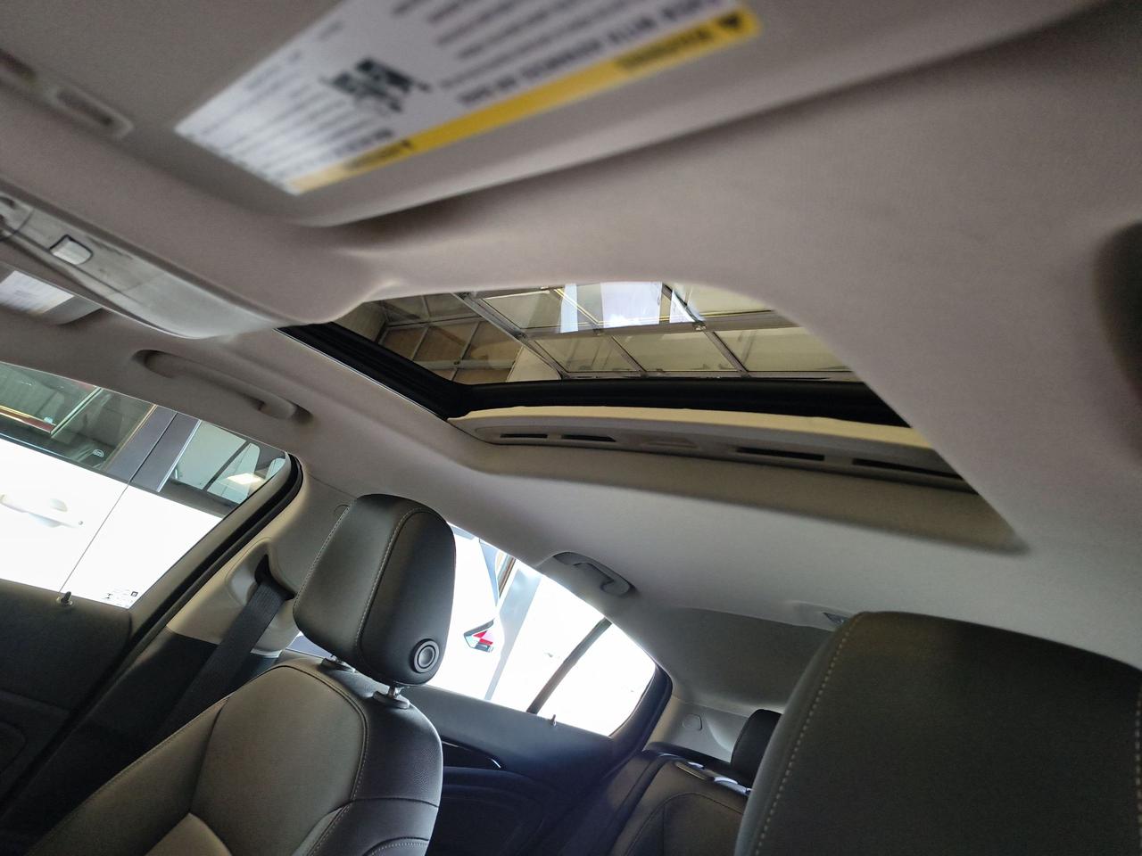 2019 Buick Regal Essence Photo0