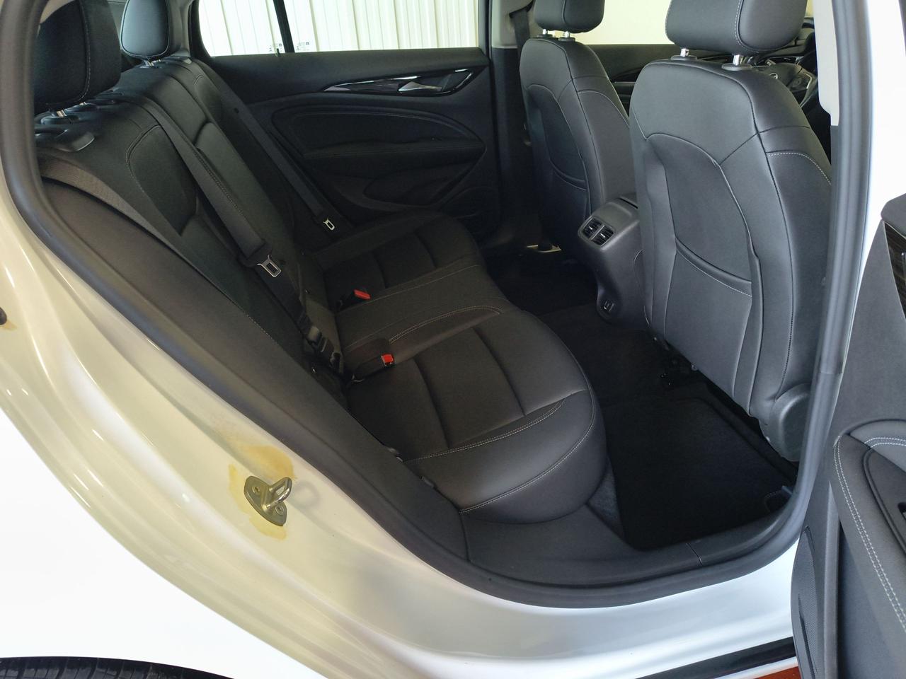 2019 Buick Regal Essence Photo