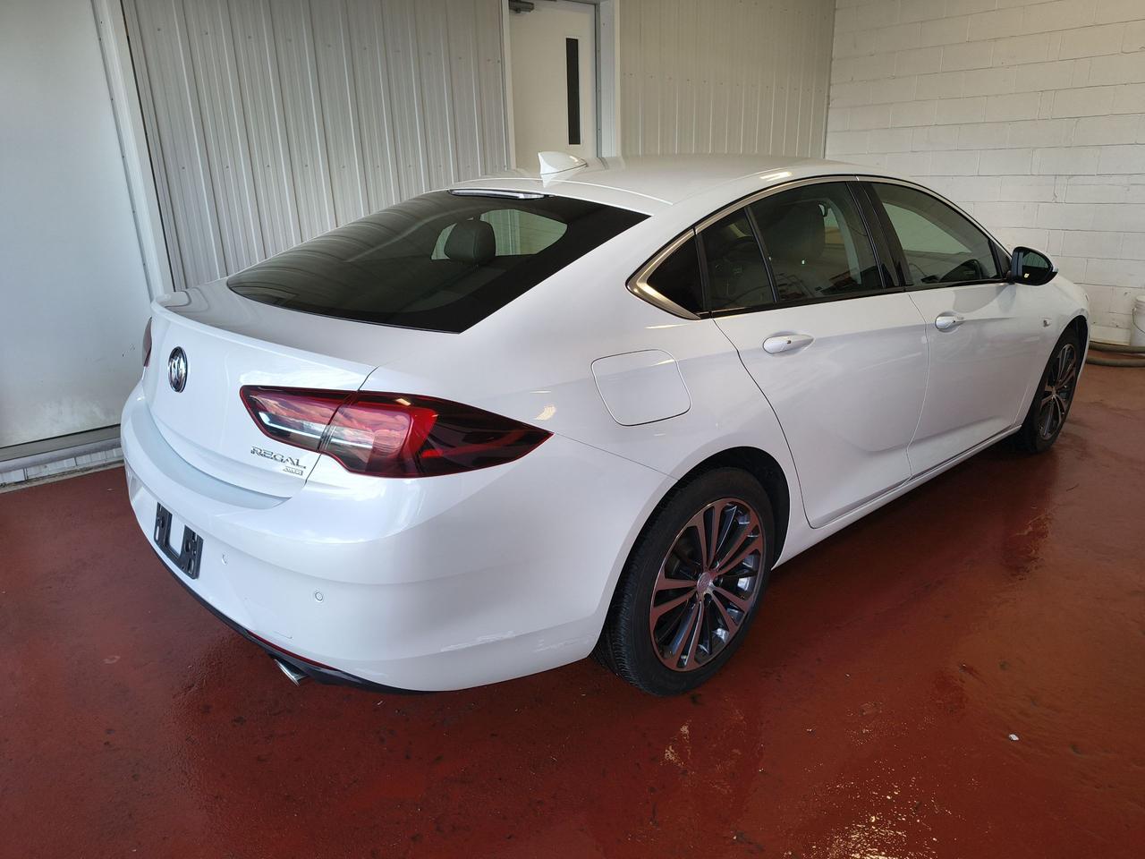 2019 Buick Regal Essence Photo