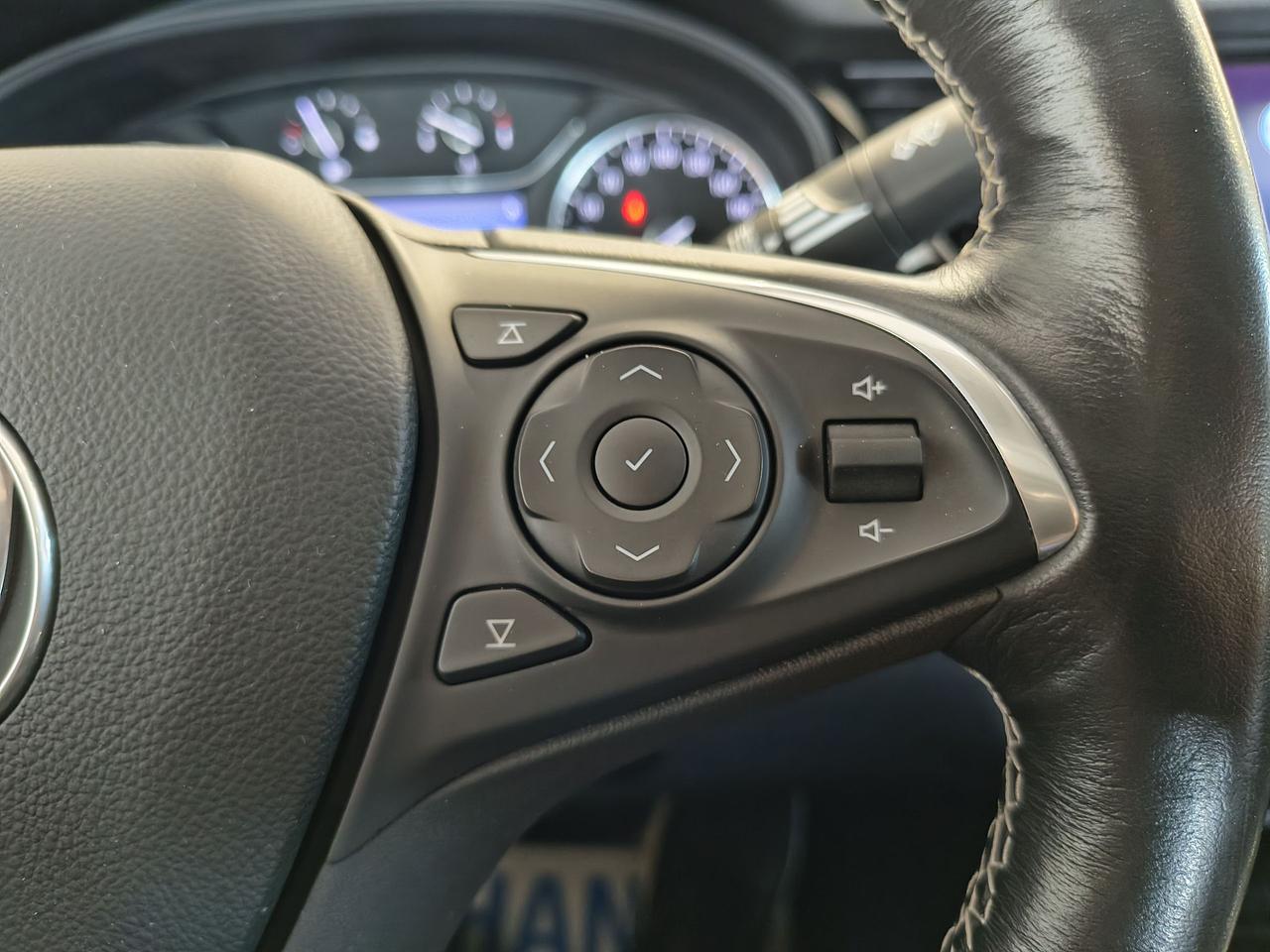 2019 Buick Regal Essence Photo0