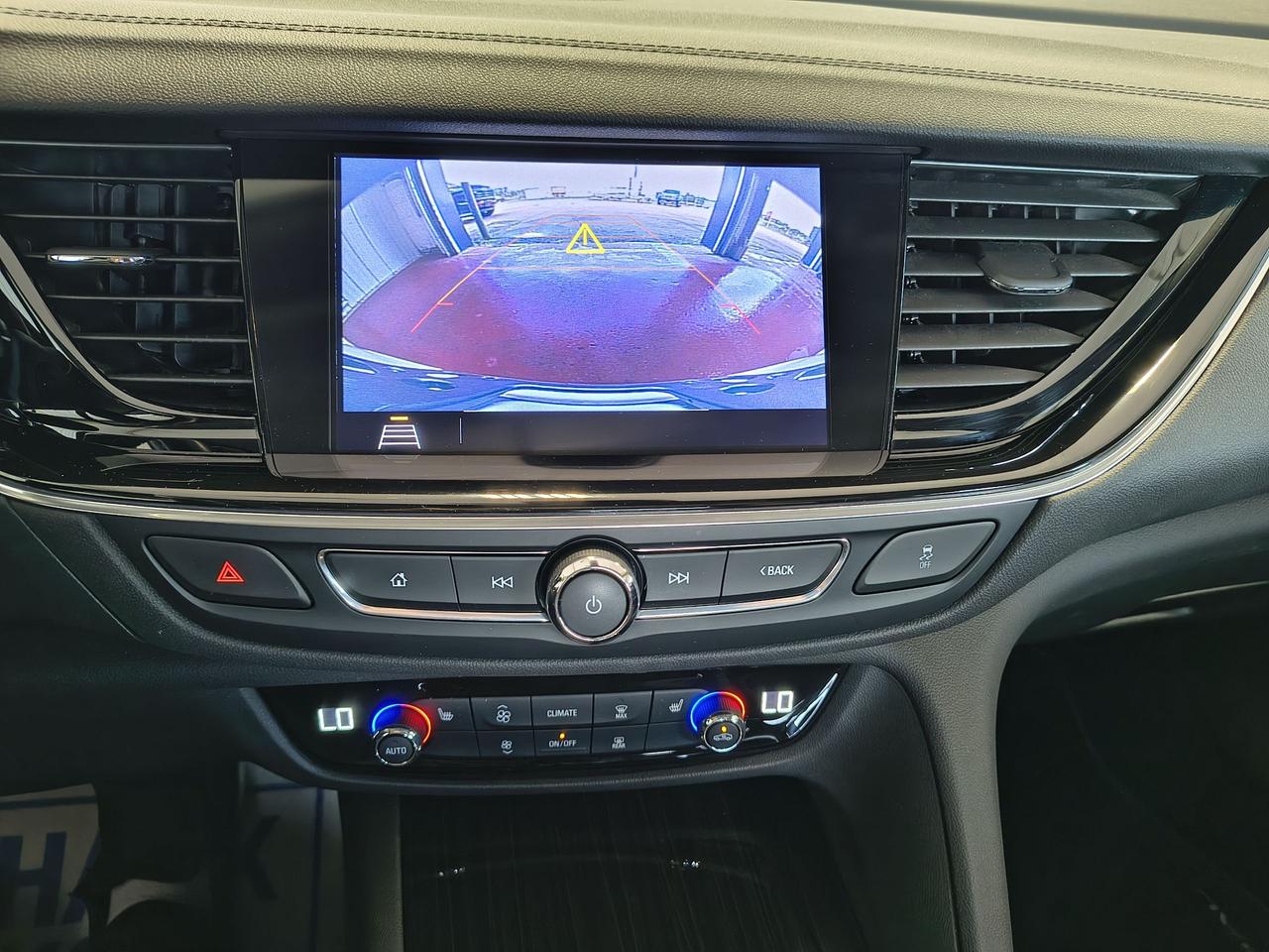 2019 Buick Regal Essence Photo0
