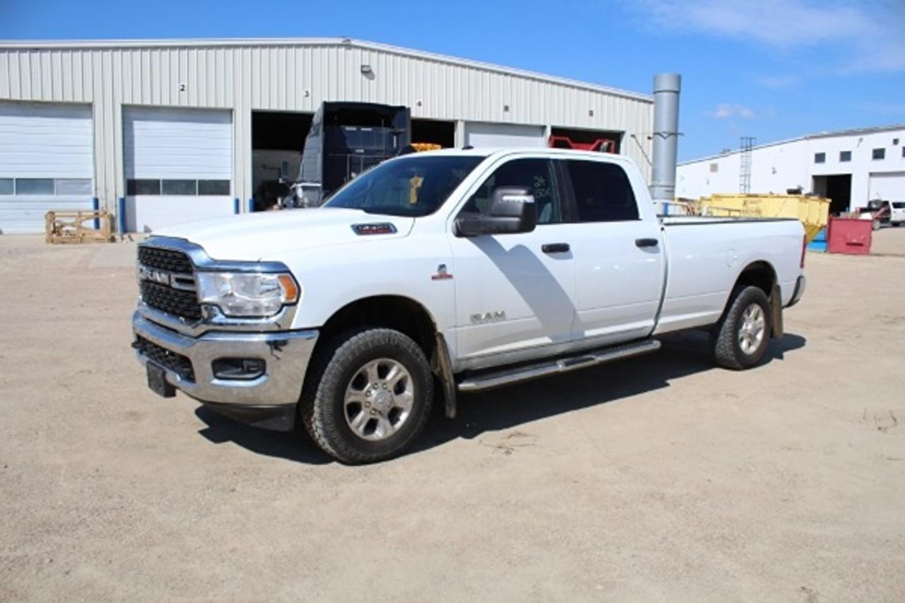 2024 Dodge Ram 3500 Big Horn Cummins DSL Crew Cab 8' Box w/cloth, BUC - Photo #1