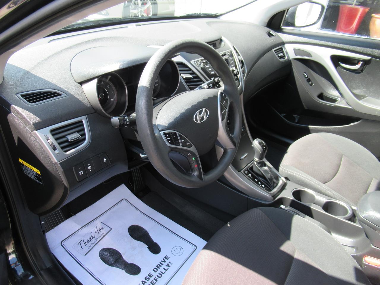 2016 Hyundai Elantra GL Photo3