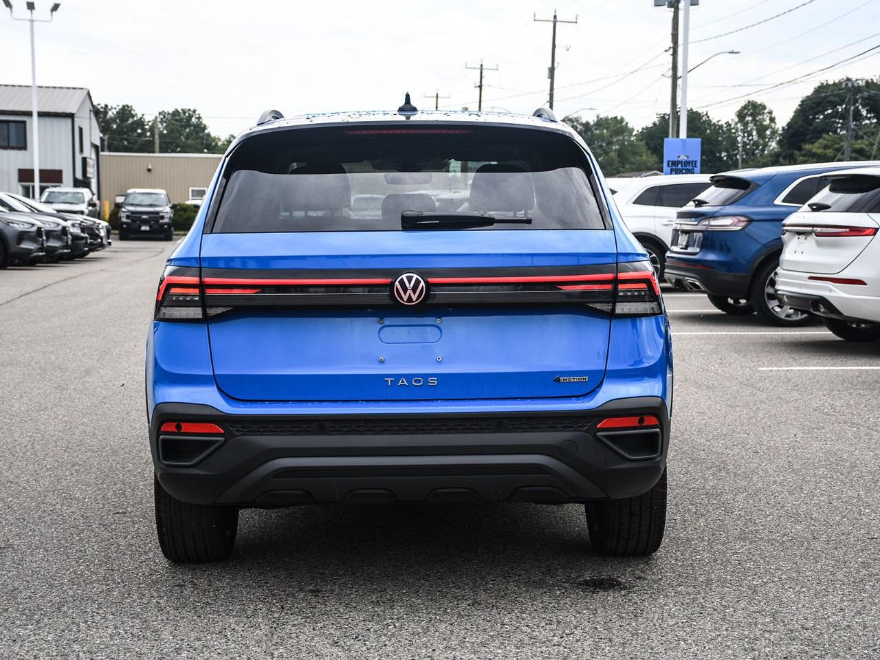 2026 Volkswagen Taos Comfortline Black Edition 4MOTION Photo2