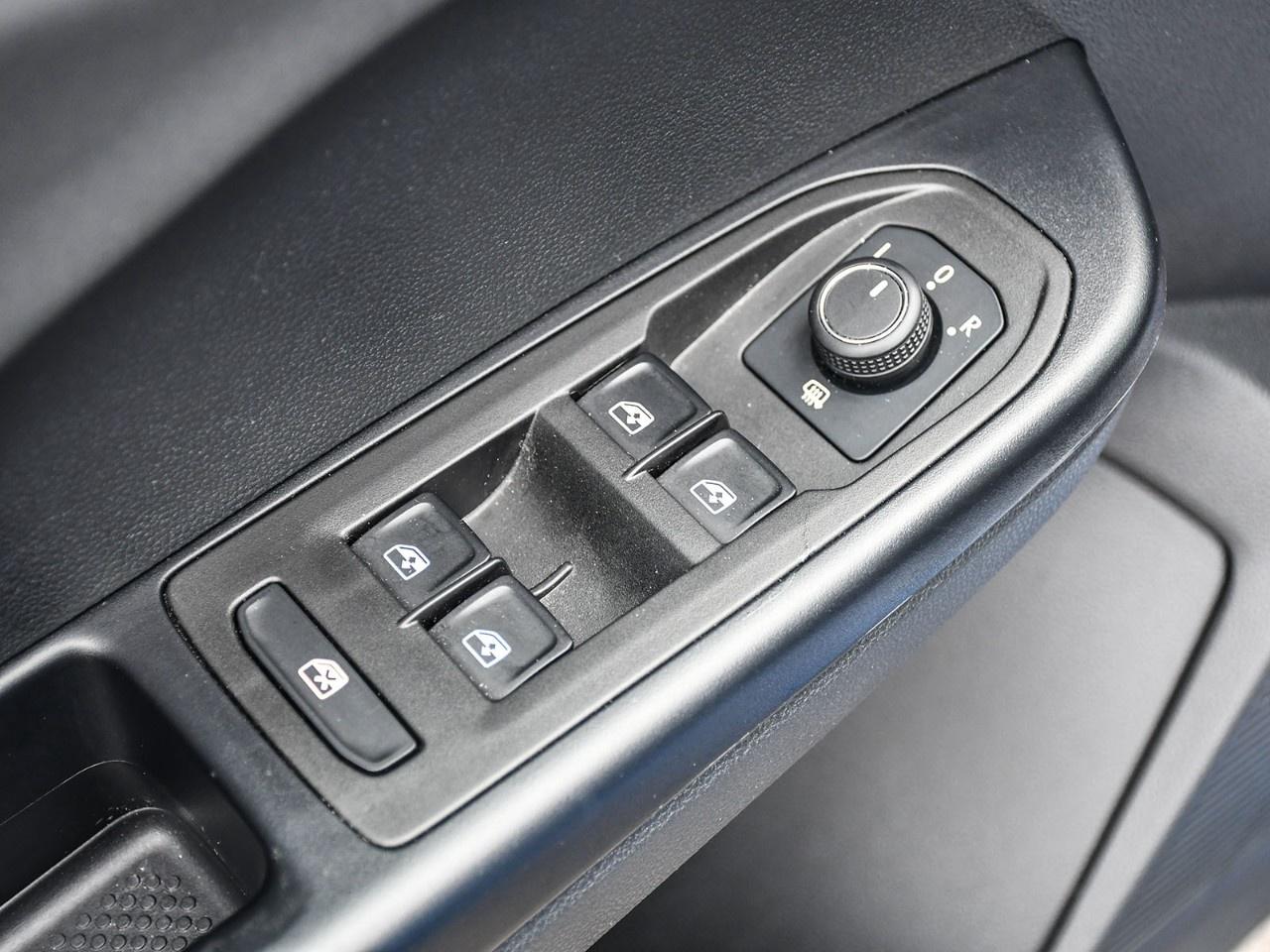 2026 Volkswagen Taos Comfortline Black Edition 4MOTION Photo