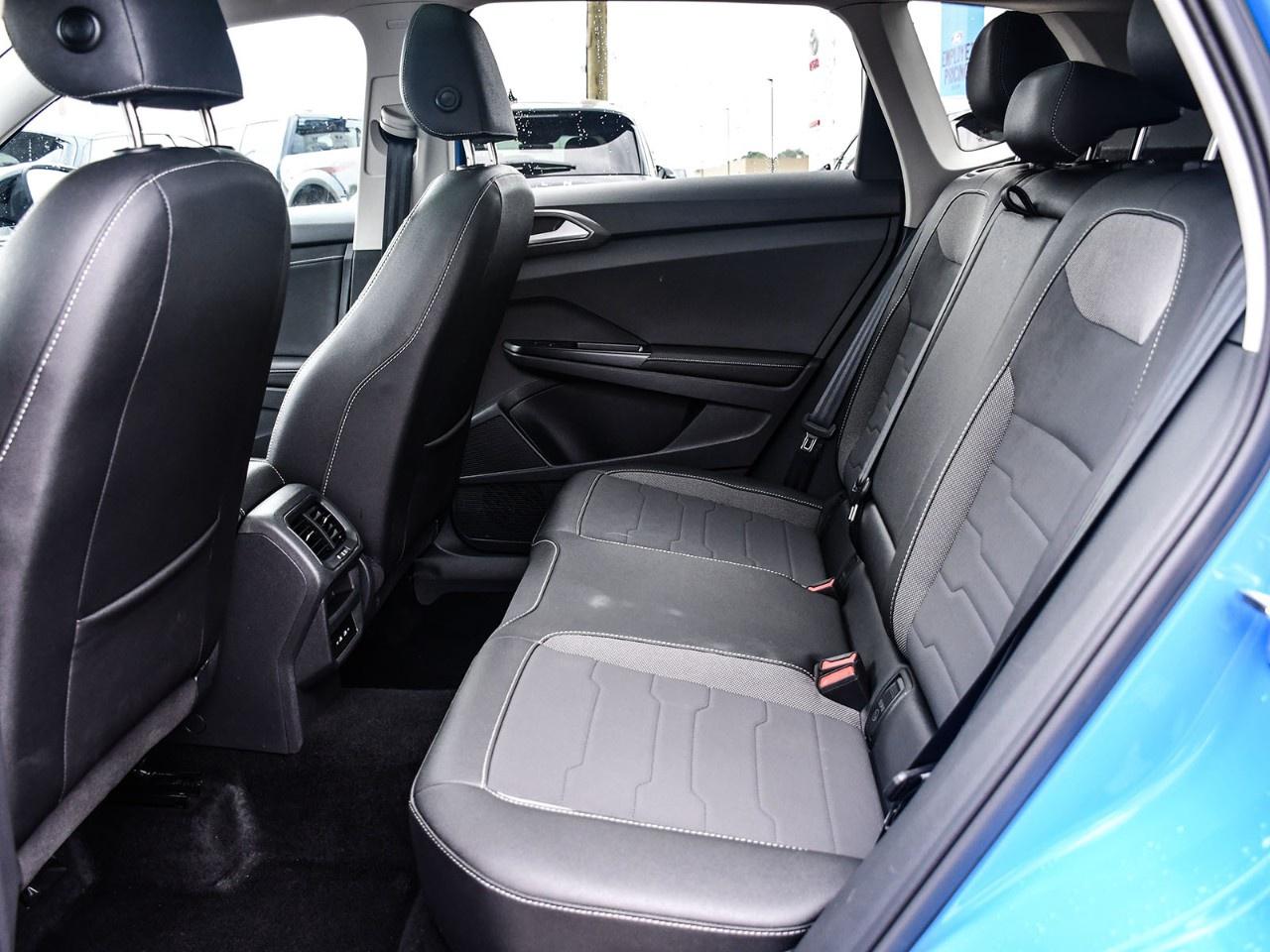 2026 Volkswagen Taos Comfortline Black Edition 4MOTION Photo
