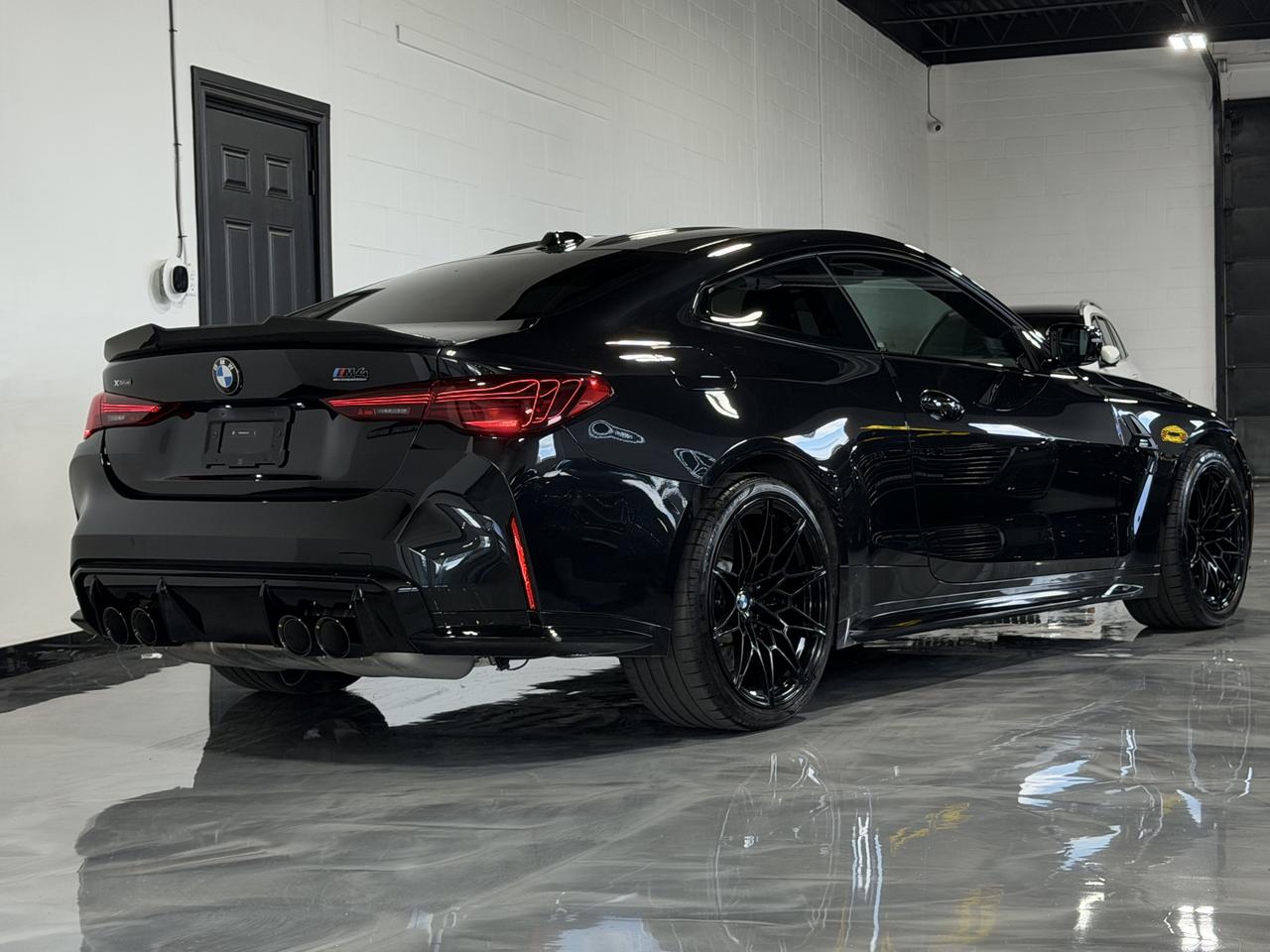 2025 BMW M4 Competition xDrive Carbon Bucket Seats, Carbon Int, Carbon Roof Photo2