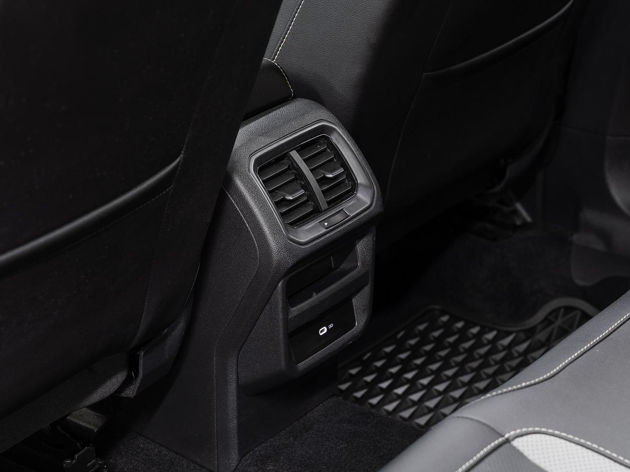 2022 Volkswagen Taos HIGHLINE AWD | Nav | Leather | Panoroof | CarPlay