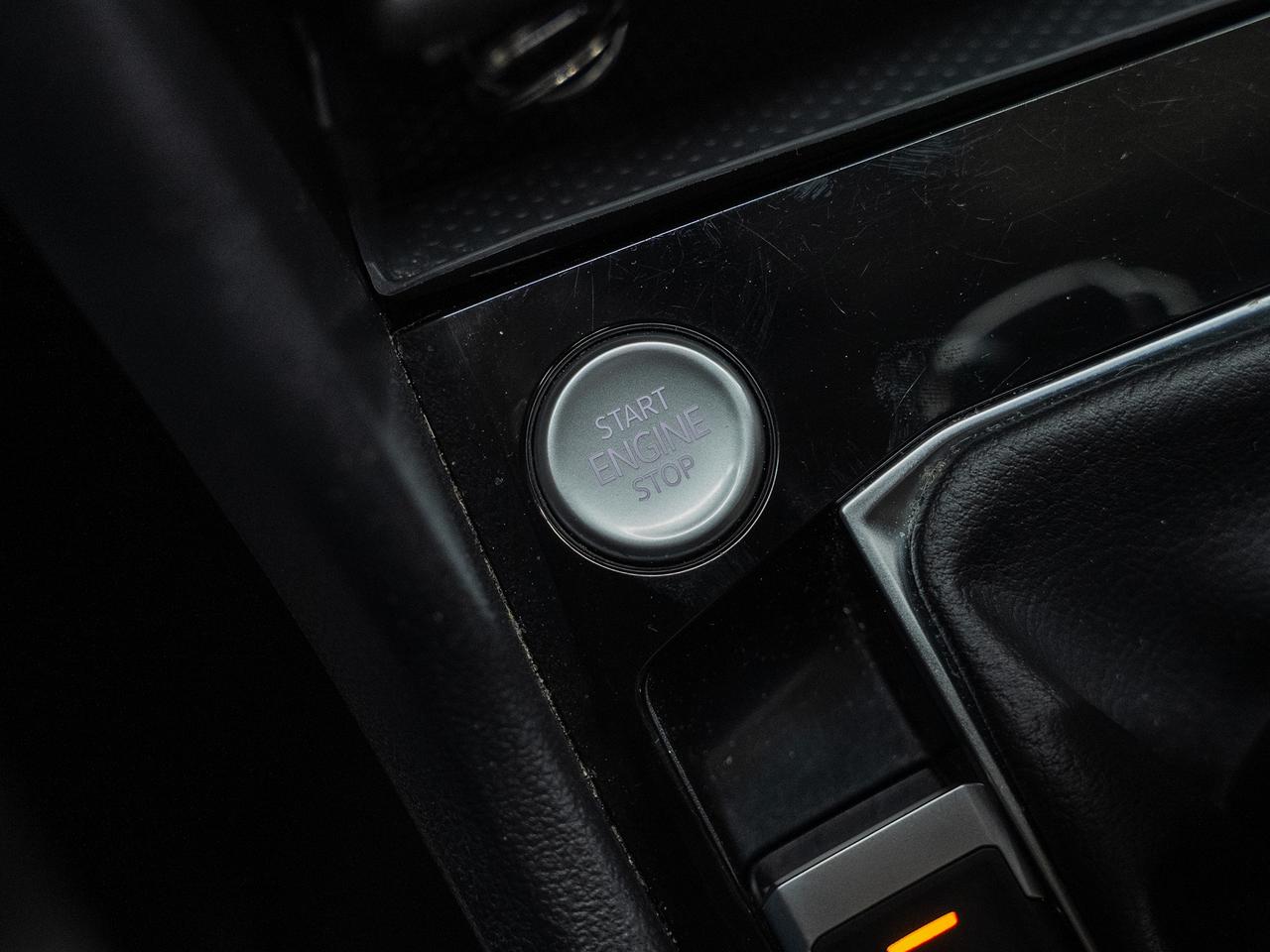 2022 Volkswagen Taos HIGHLINE AWD | Nav | Leather | Panoroof | CarPlay
