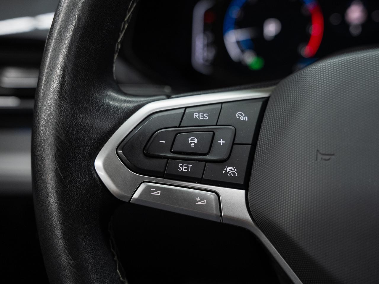 2022 Volkswagen Taos HIGHLINE AWD | Nav | Leather | Panoroof | CarPlay