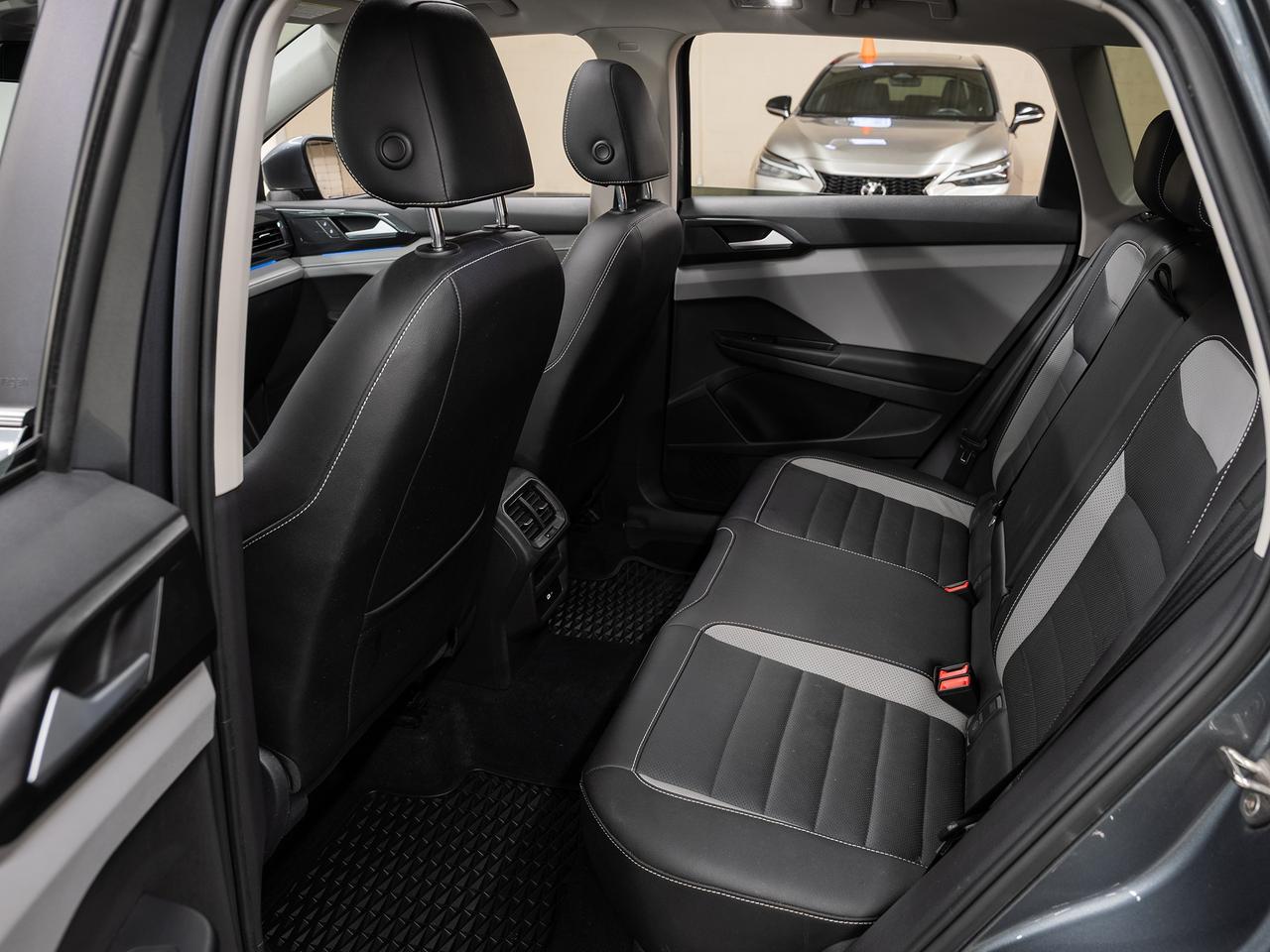 2022 Volkswagen Taos HIGHLINE AWD | Nav | Leather | Panoroof | CarPlay