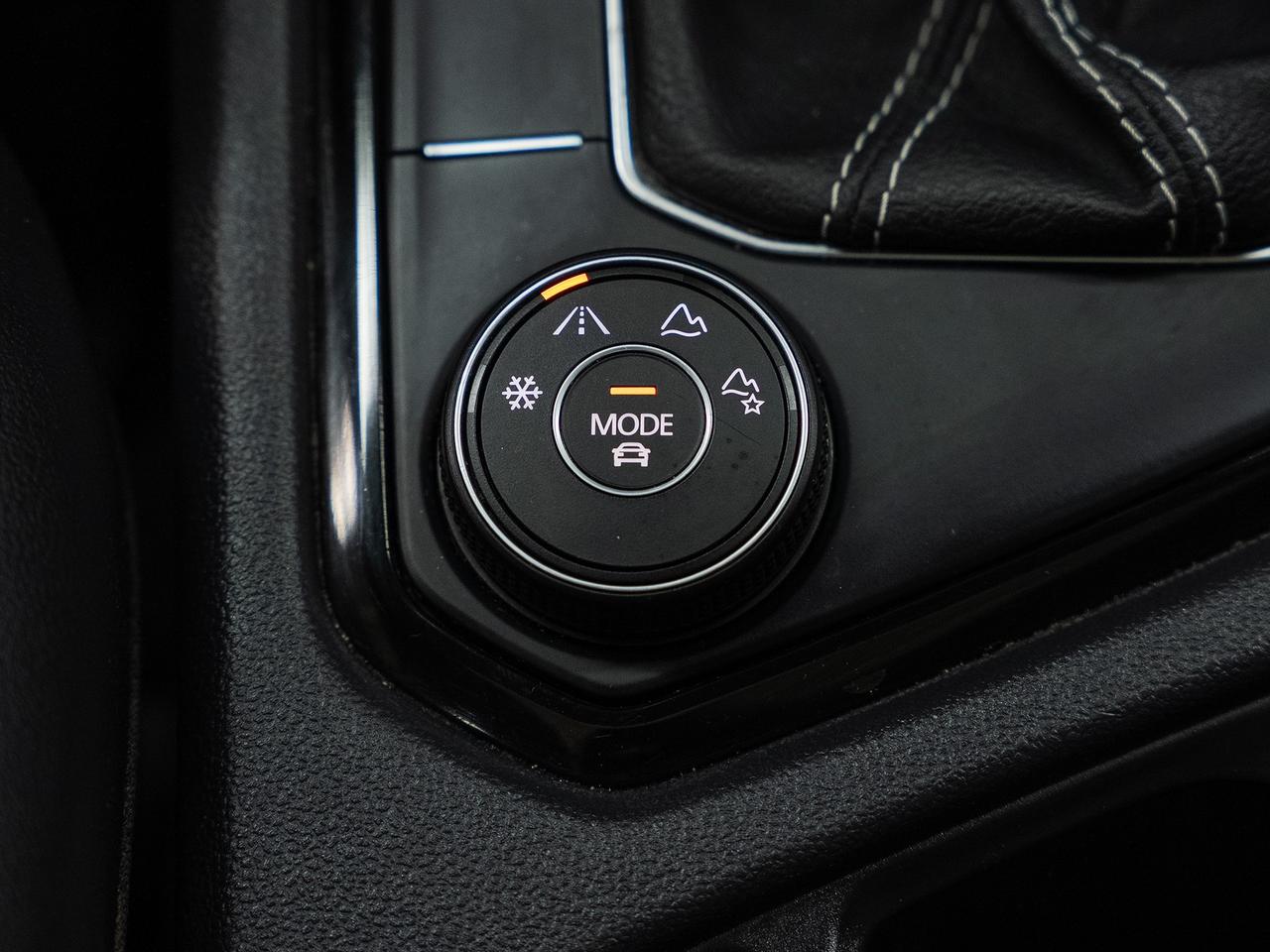 2022 Volkswagen Taos HIGHLINE AWD | Nav | Leather | Panoroof | CarPlay