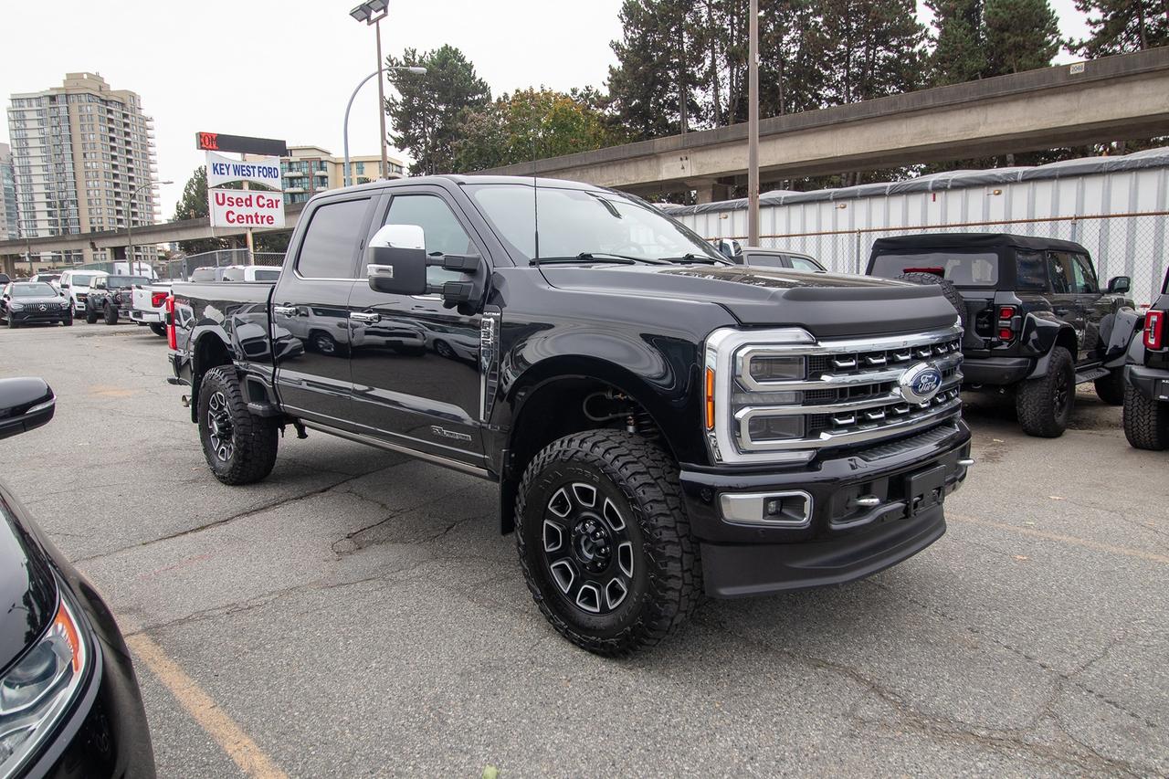 2023 Ford F-350 Platinum 4WD Crew Cab 6.75' Box Photo3