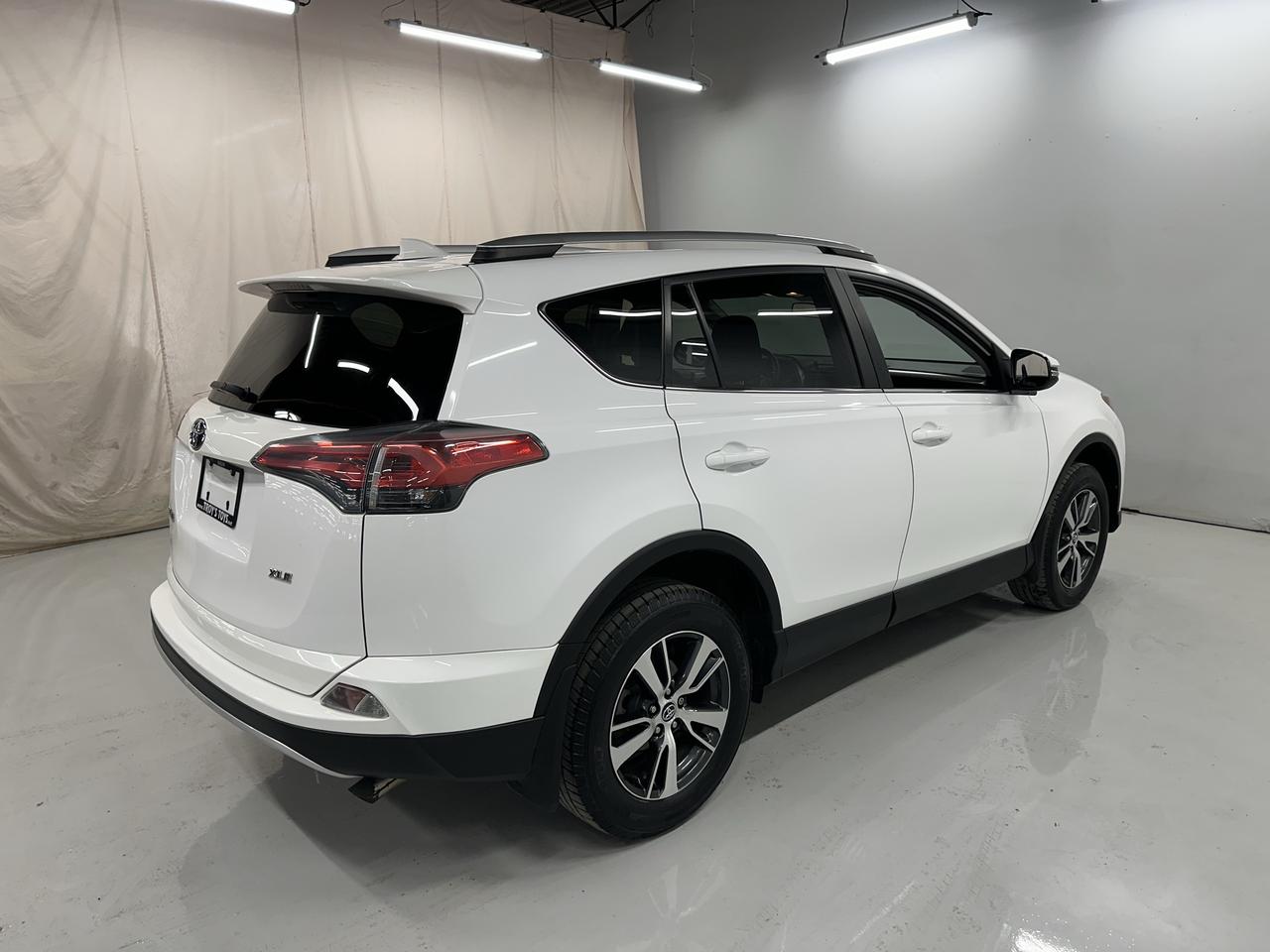 2016 Toyota RAV4 FWD 4dr XLE Photo28