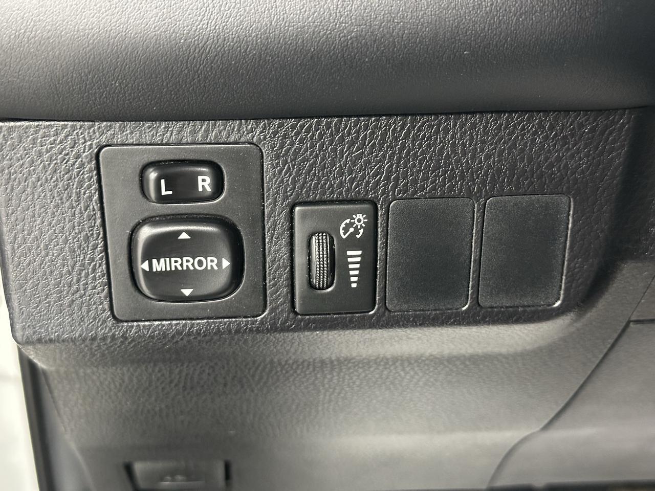 2016 Toyota RAV4 FWD 4dr XLE Photo38