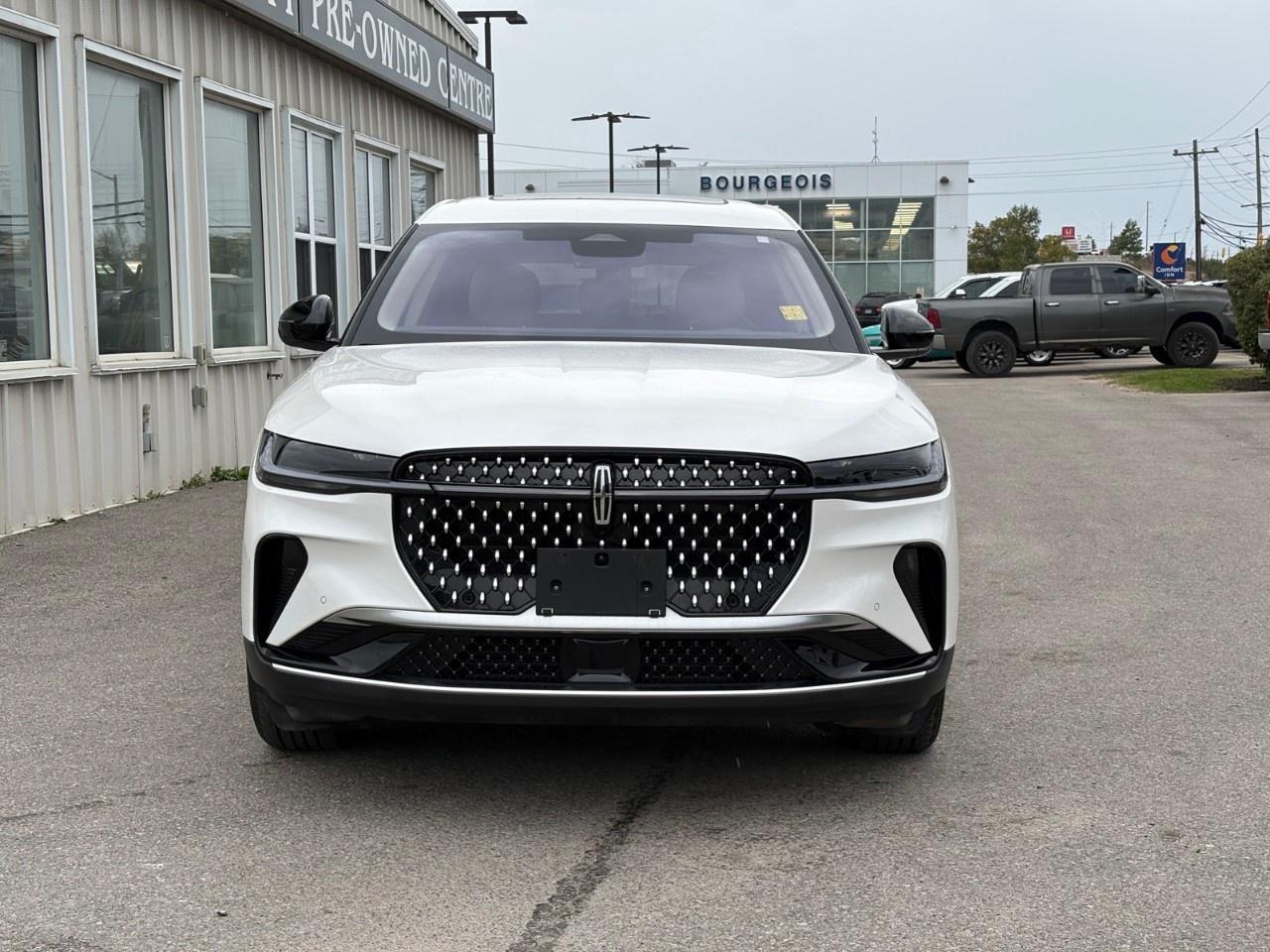 2025 Lincoln Nautilus Premiere AWD Photo2