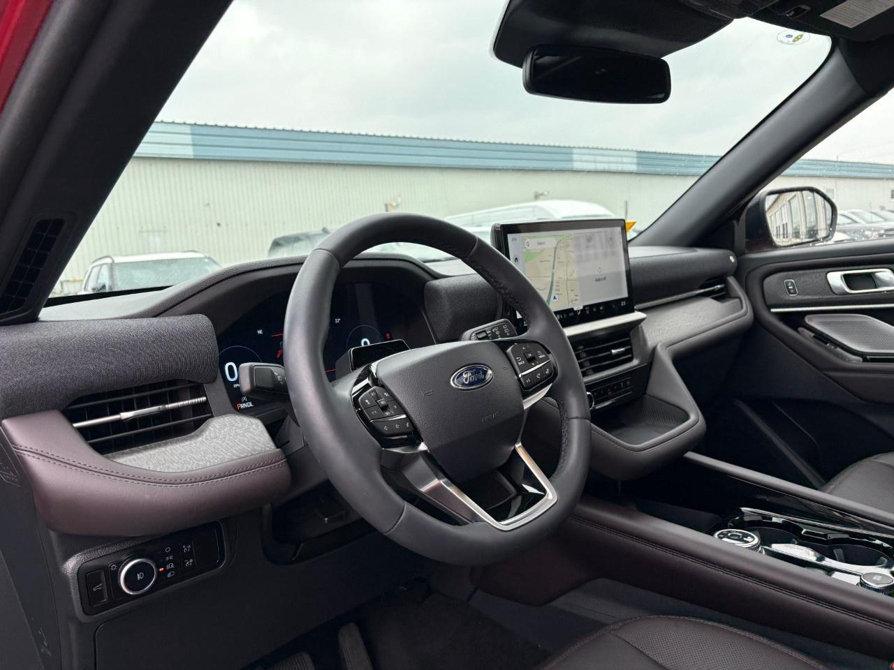 2026 Ford Explorer Platinum 4WD Photo