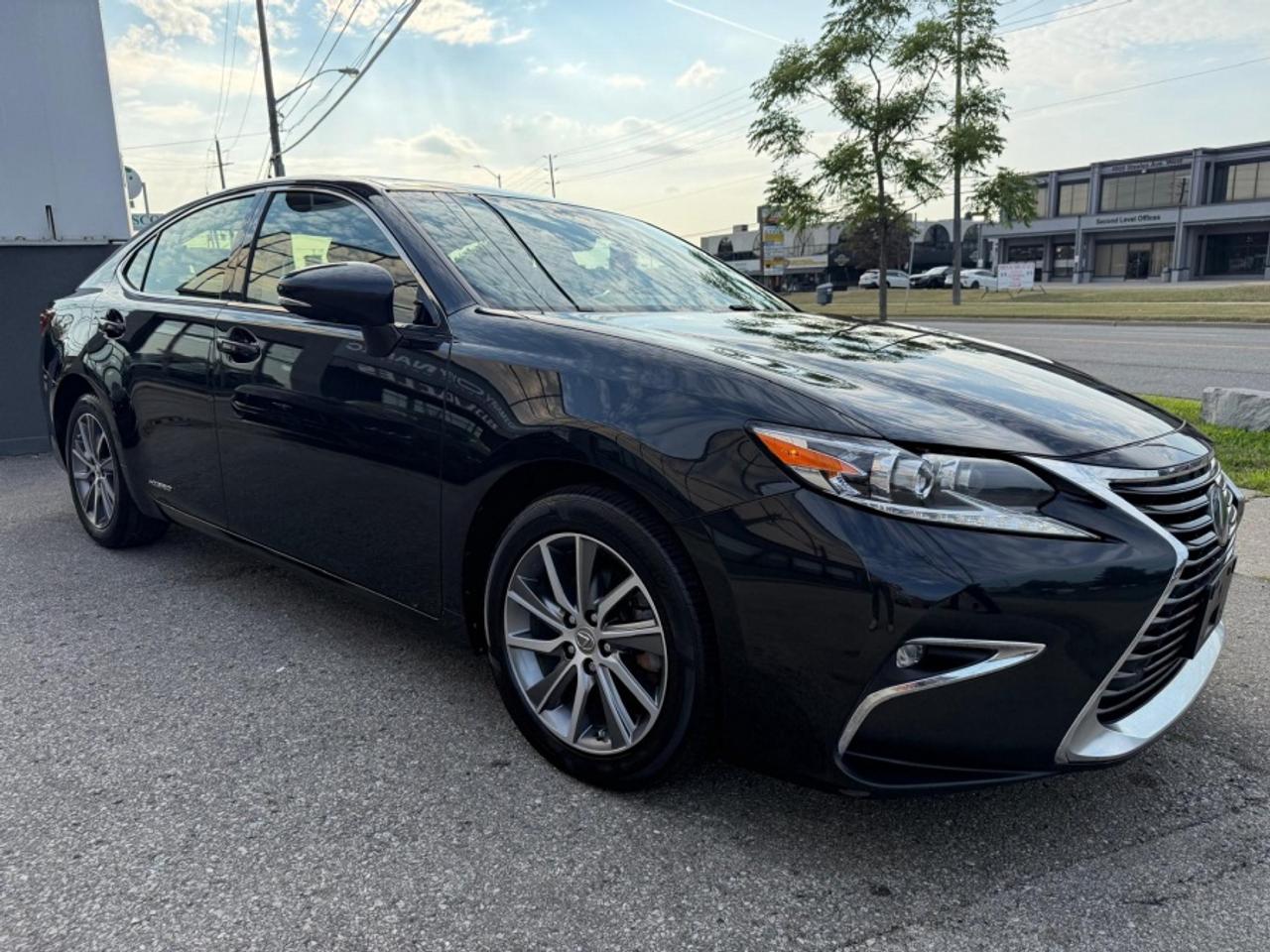 2016 Lexus ES 300 h TOURING PCKG /NAVI /REAR CAM/ SUNROOF /LEATHER Photo