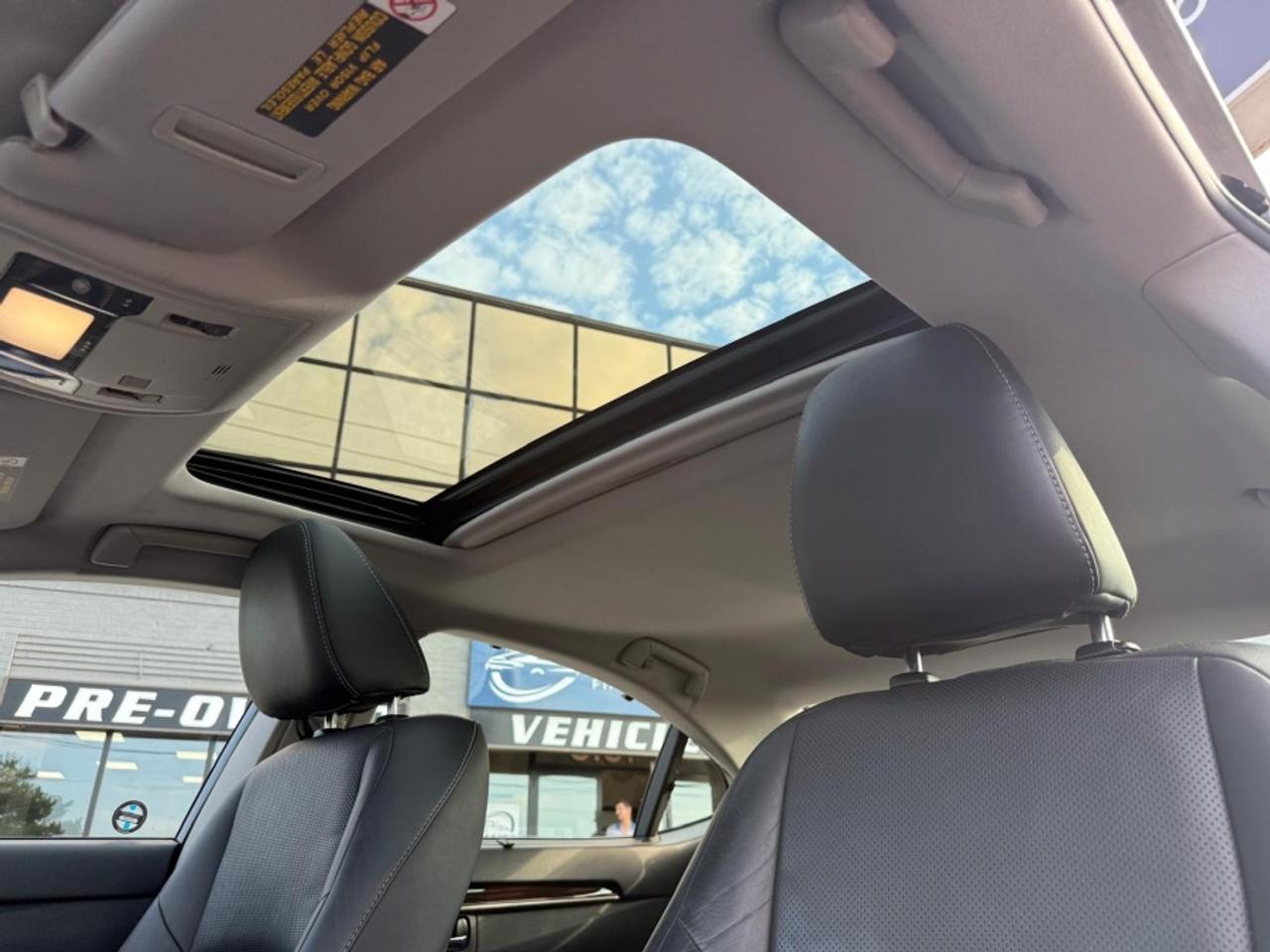 2016 Lexus ES 300 h TOURING PCKG /NAVI /REAR CAM/ SUNROOF /LEATHER Photo
