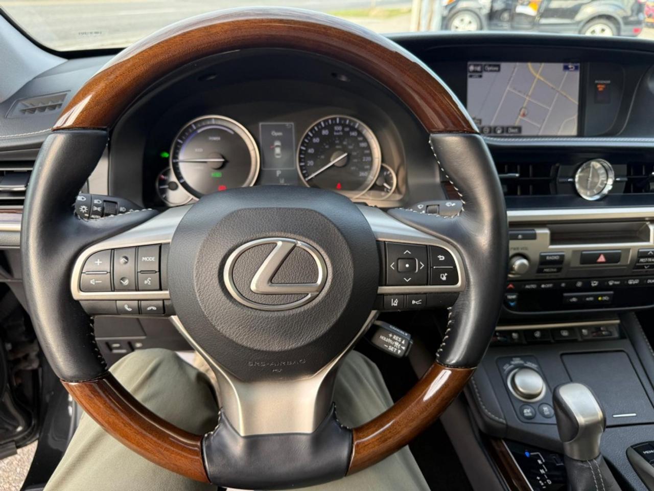 2016 Lexus ES 300 h TOURING PCKG /NAVI /REAR CAM/ SUNROOF /LEATHER Photo
