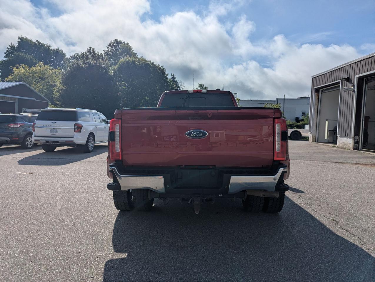 2024 Ford F-450 LARIAT 4WD Crew Cab 8' Box Photo4
