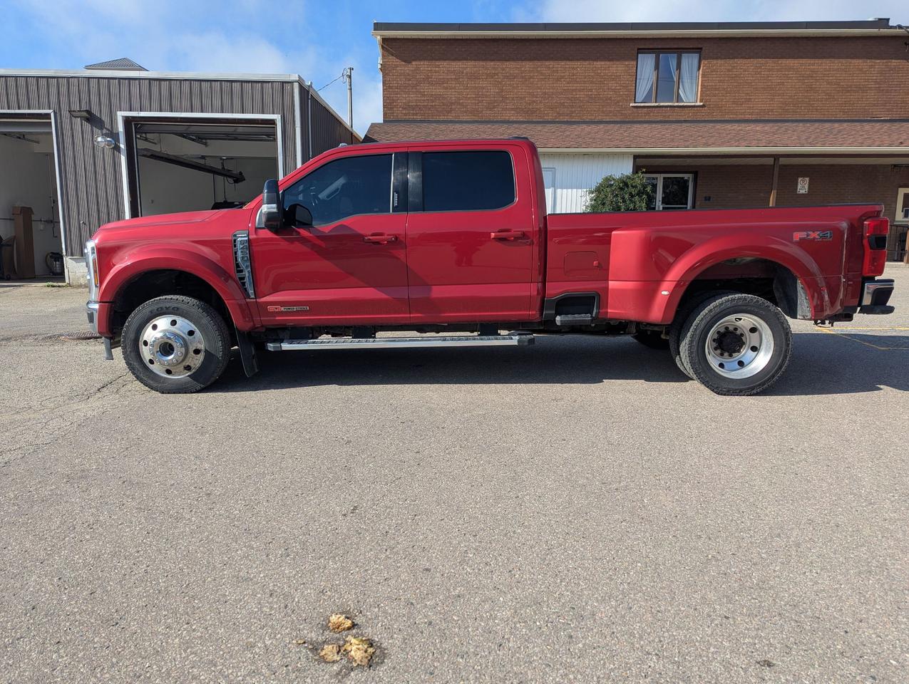 2024 Ford F-450 LARIAT 4WD Crew Cab 8' Box Photo2