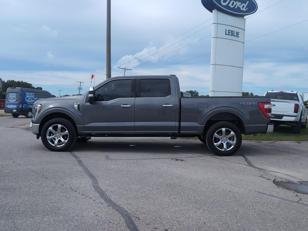 2022 Ford F-150 Lariat 4WD SuperCrew 6.5' Box Photo2