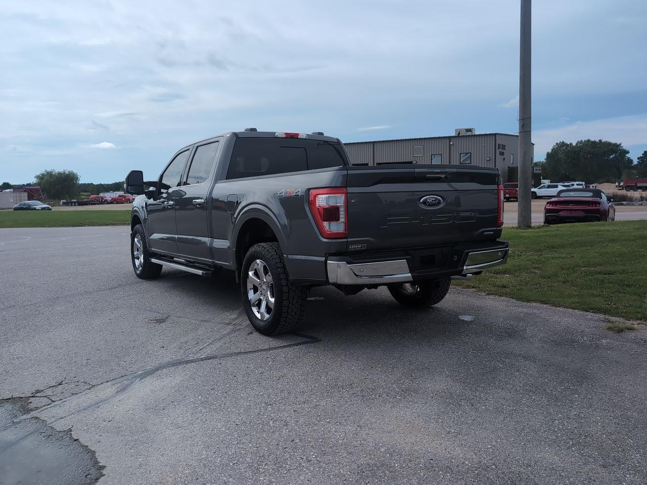 2022 Ford F-150 Lariat 4WD SuperCrew 6.5' Box Photo3