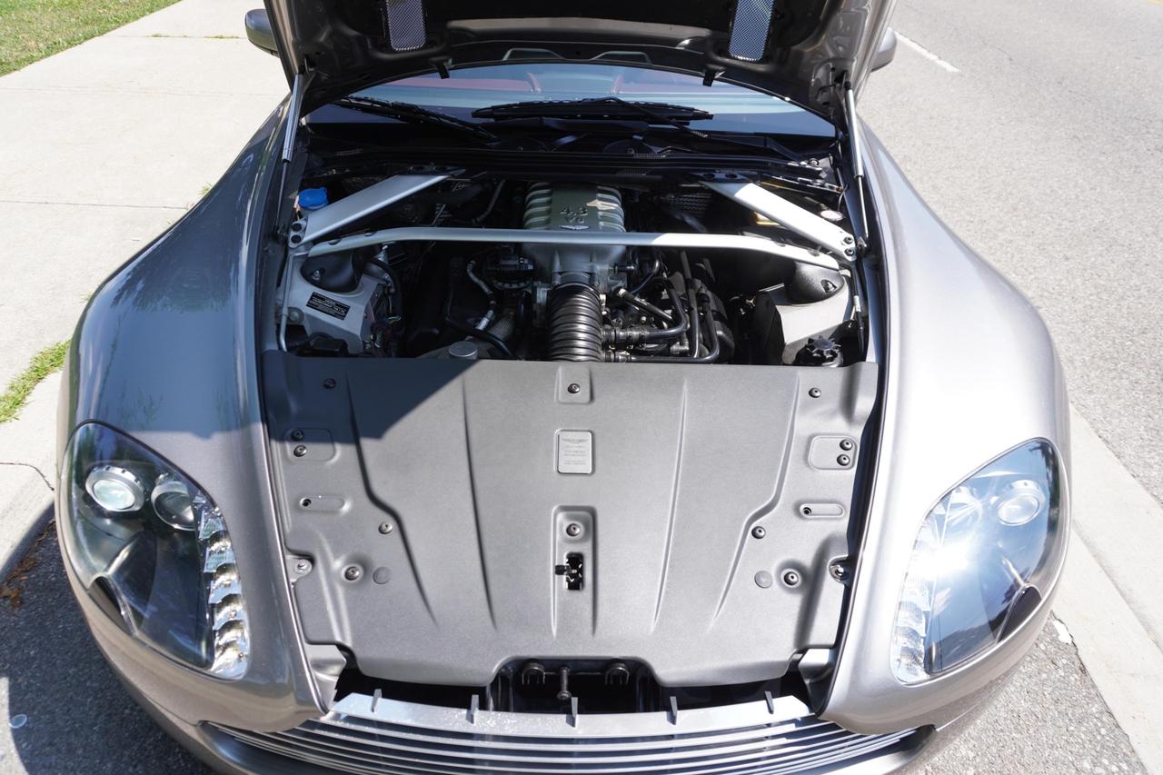 2007 Aston Martin Vantage 6 SPEED MANUAL /  STUNNING COMBO / DRIVERS CAR / V8 VANTAGE Photo